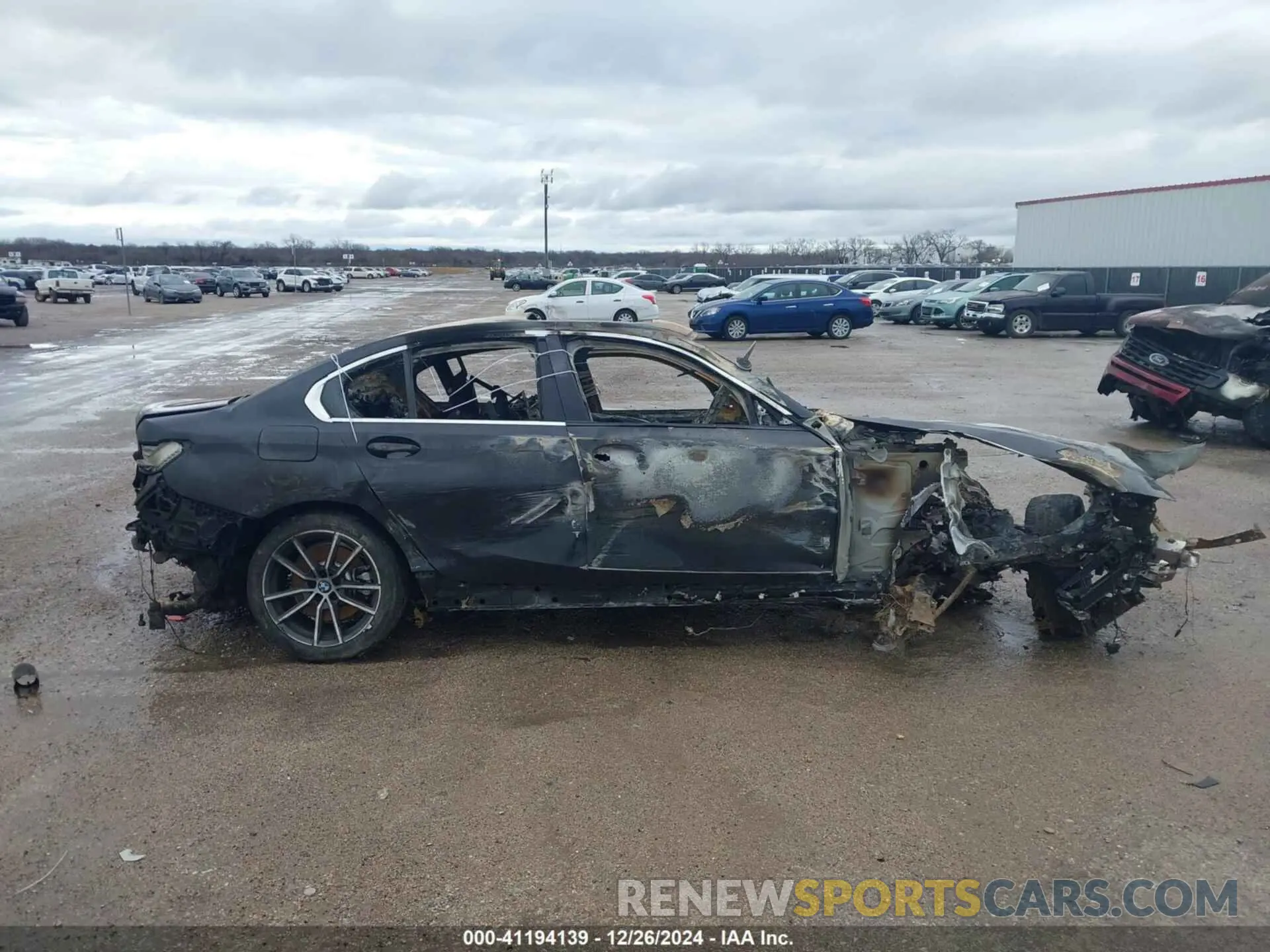12 fotografías del automóvil dañado 3MW5R1J56K8B01965 BMW 330I 2019