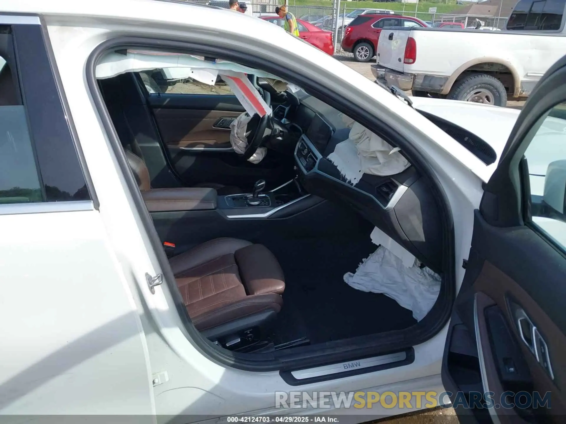 5 fotografías del automóvil dañado 3MW5R7J51K8A05356 BMW 330I 2019