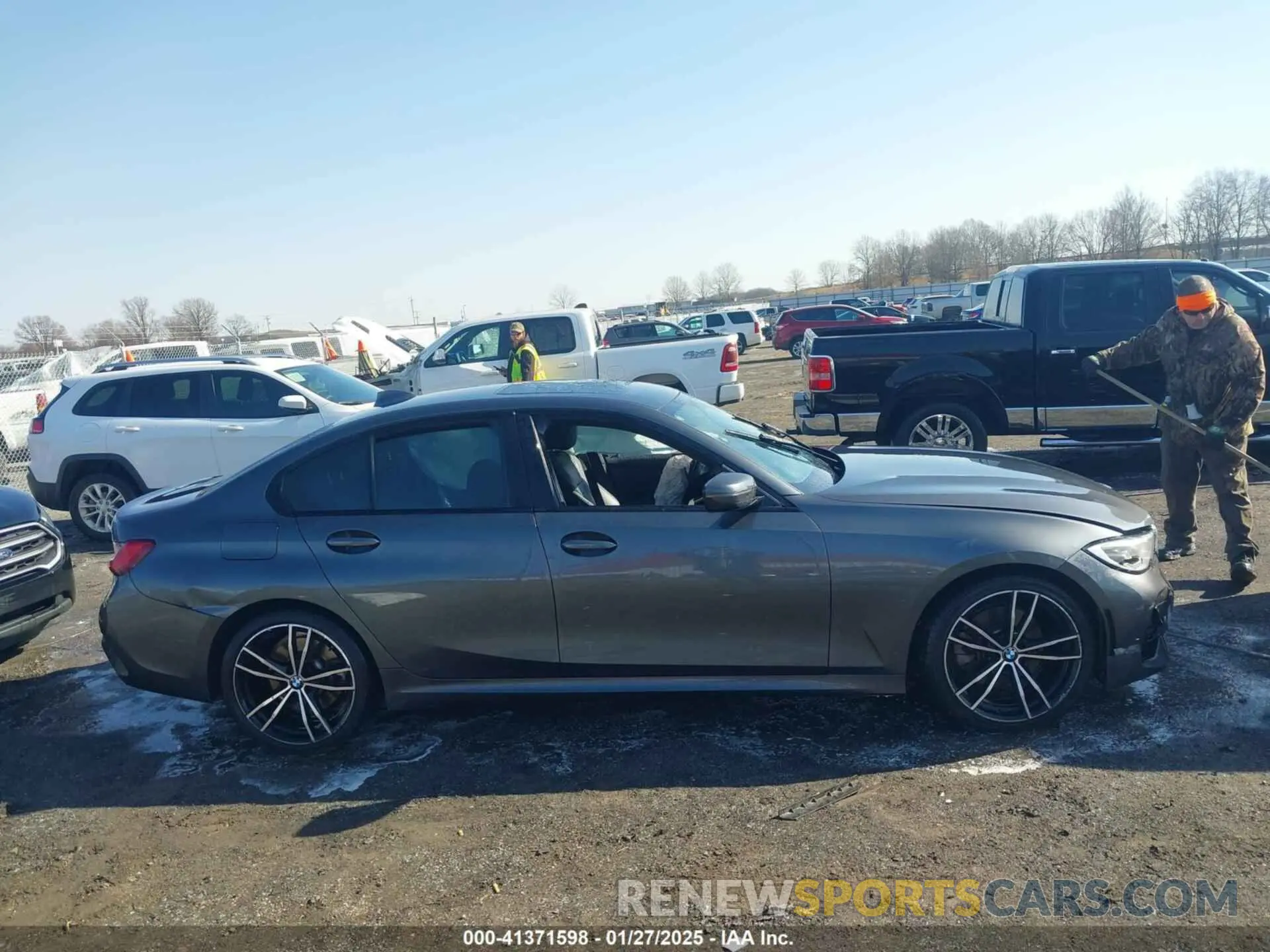 13 fotografías del automóvil dañado WBA5R1C51KAK07628 BMW 330I 2019