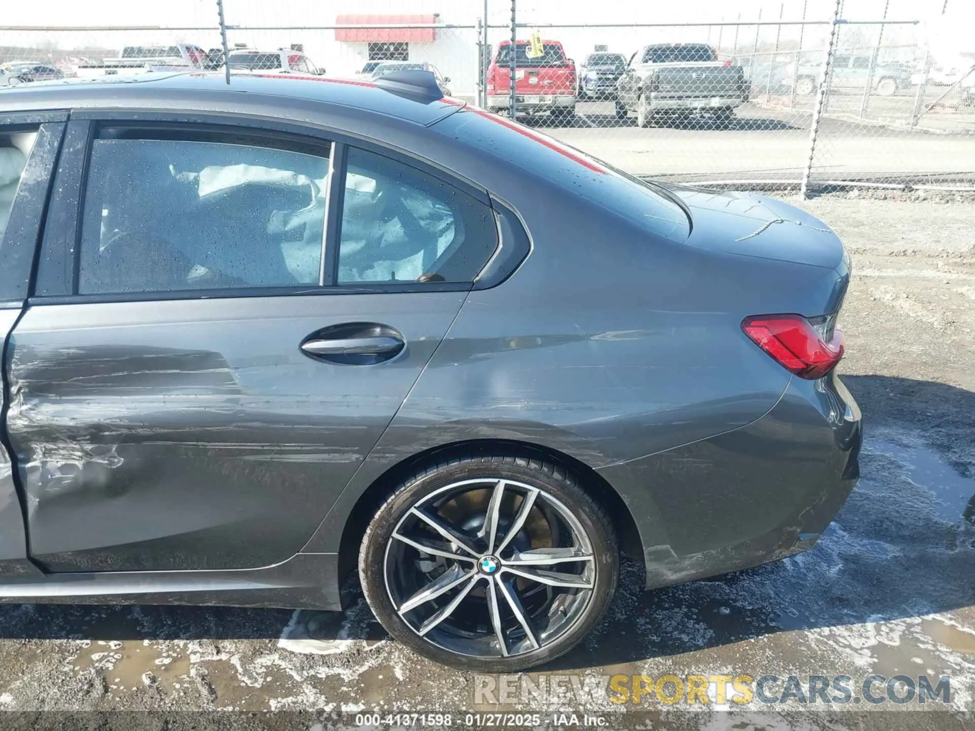 17 fotografías del automóvil dañado WBA5R1C51KAK07628 BMW 330I 2019