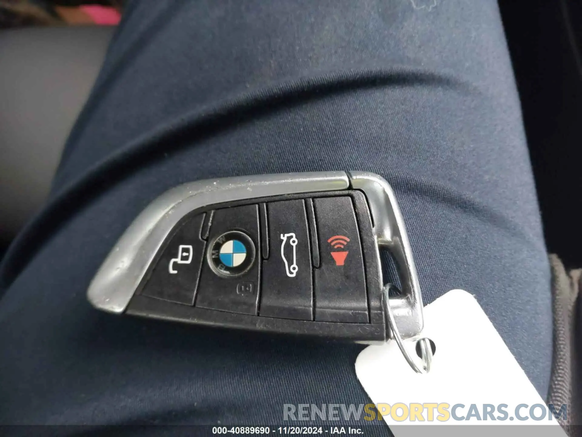 11 fotografías del automóvil dañado WBA5R1C53KAE82081 BMW 330I 2019