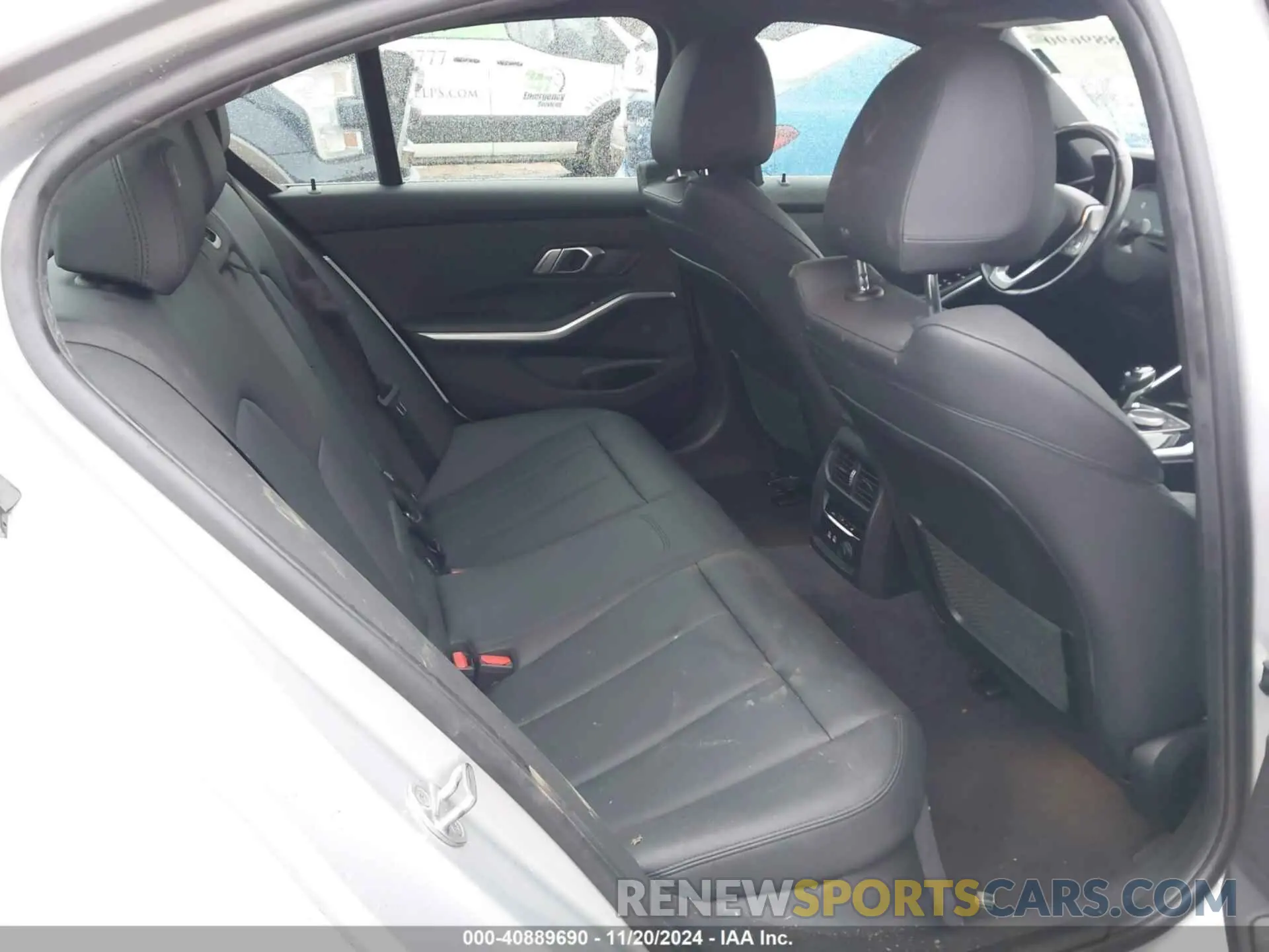 8 fotografías del automóvil dañado WBA5R1C53KAE82081 BMW 330I 2019