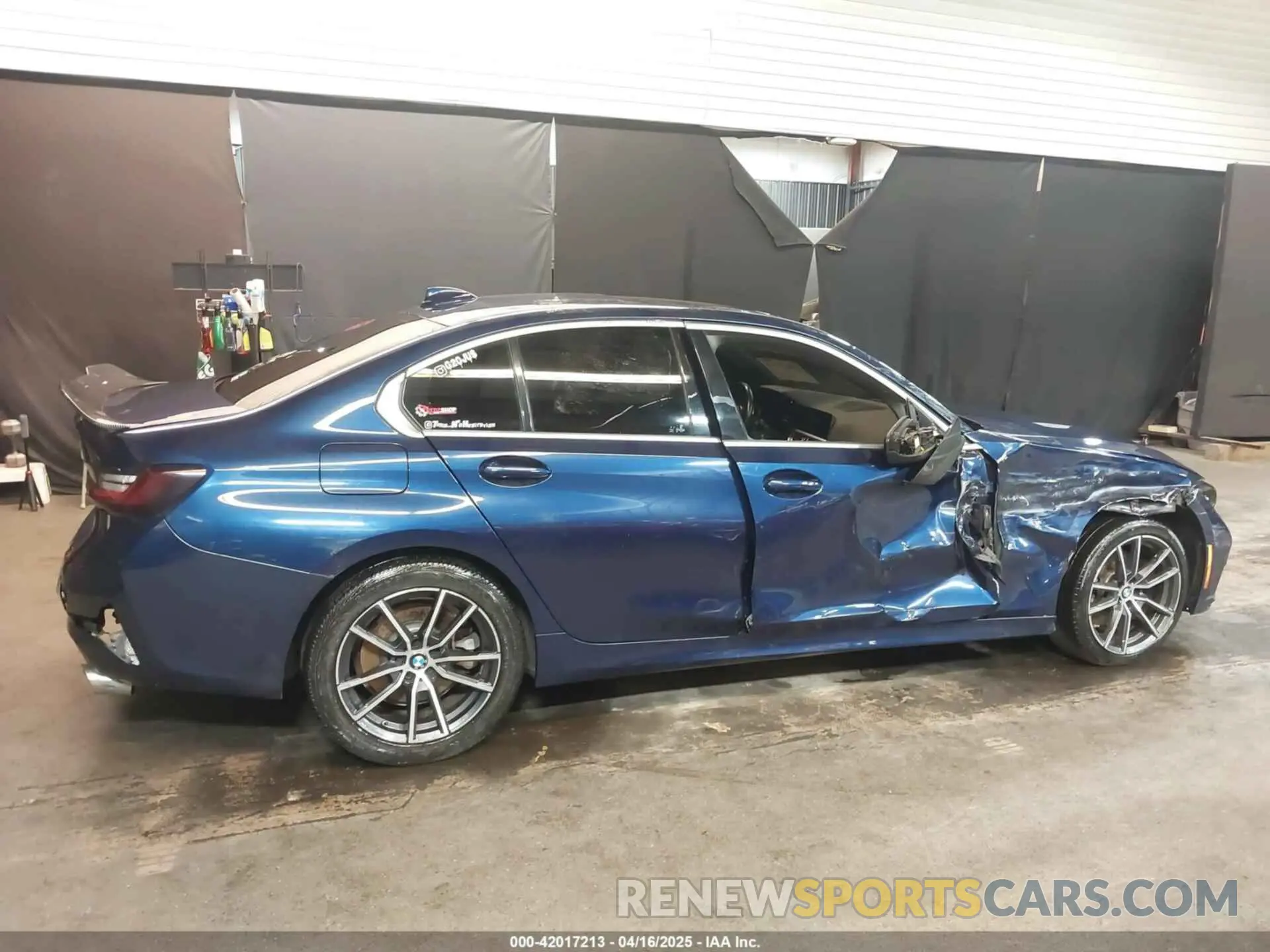 14 fotografías del automóvil dañado WBA5R1C53KAK06271 BMW 330I 2019