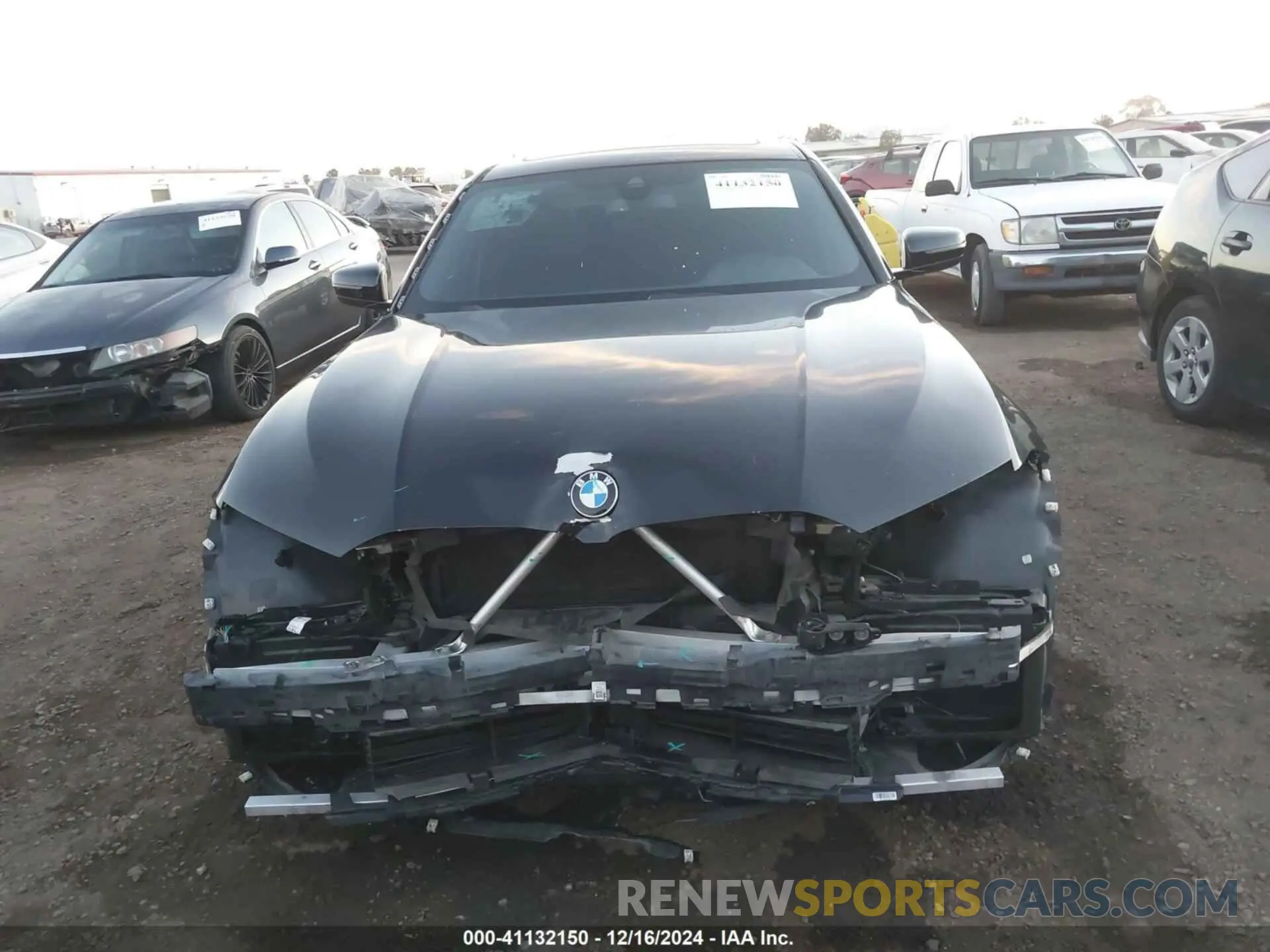 13 fotografías del automóvil dañado WBA5R1C53KAK09705 BMW 330I 2019