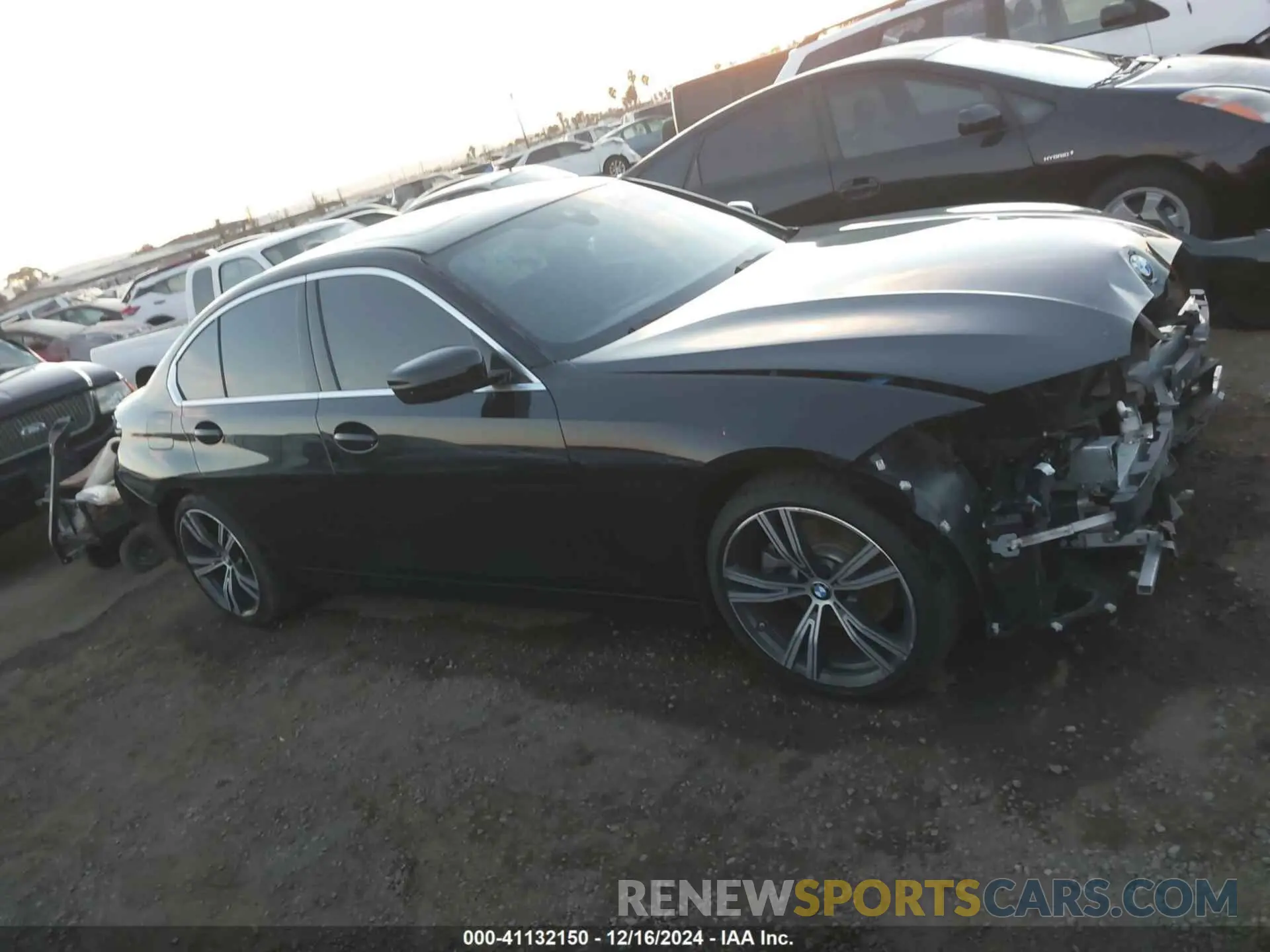 14 fotografías del automóvil dañado WBA5R1C53KAK09705 BMW 330I 2019