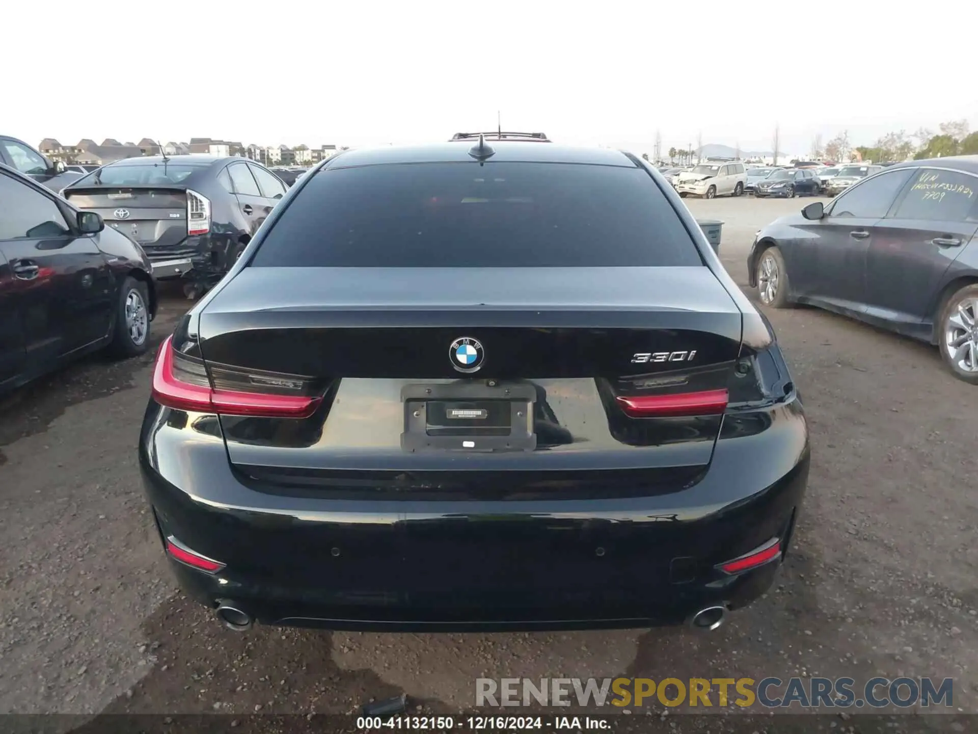 17 fotografías del automóvil dañado WBA5R1C53KAK09705 BMW 330I 2019