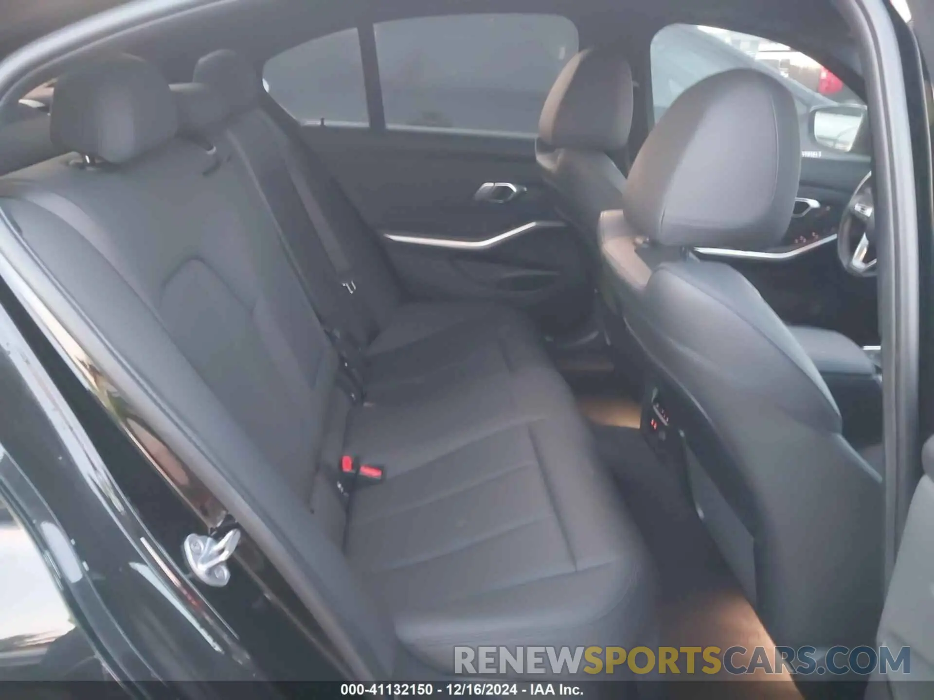 8 fotografías del automóvil dañado WBA5R1C53KAK09705 BMW 330I 2019