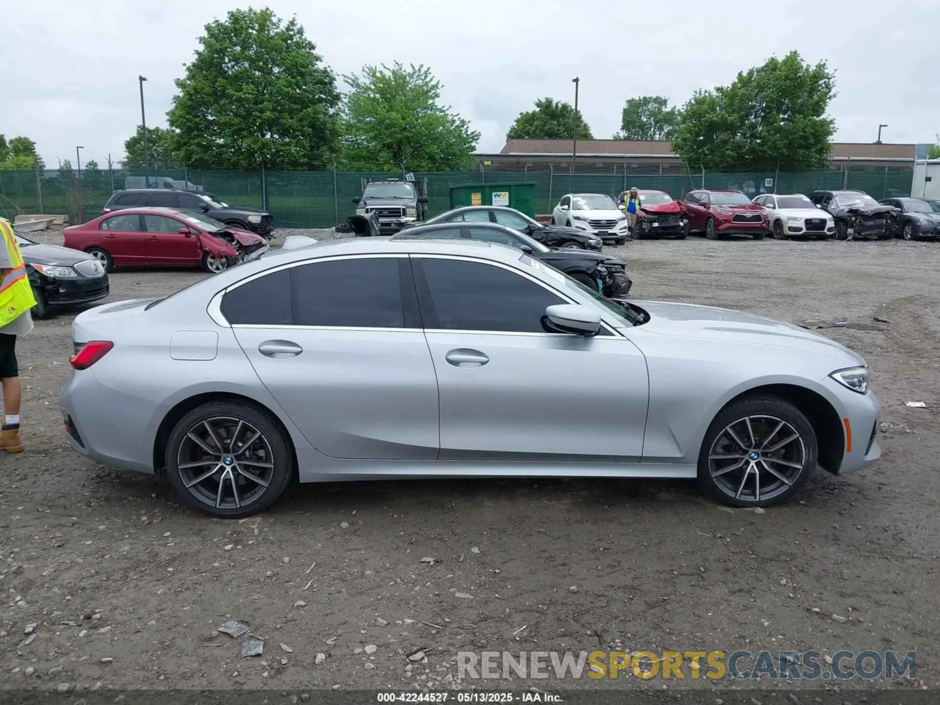 13 fotografías del automóvil dañado WBA5R1C54KAK10233 BMW 330I 2019