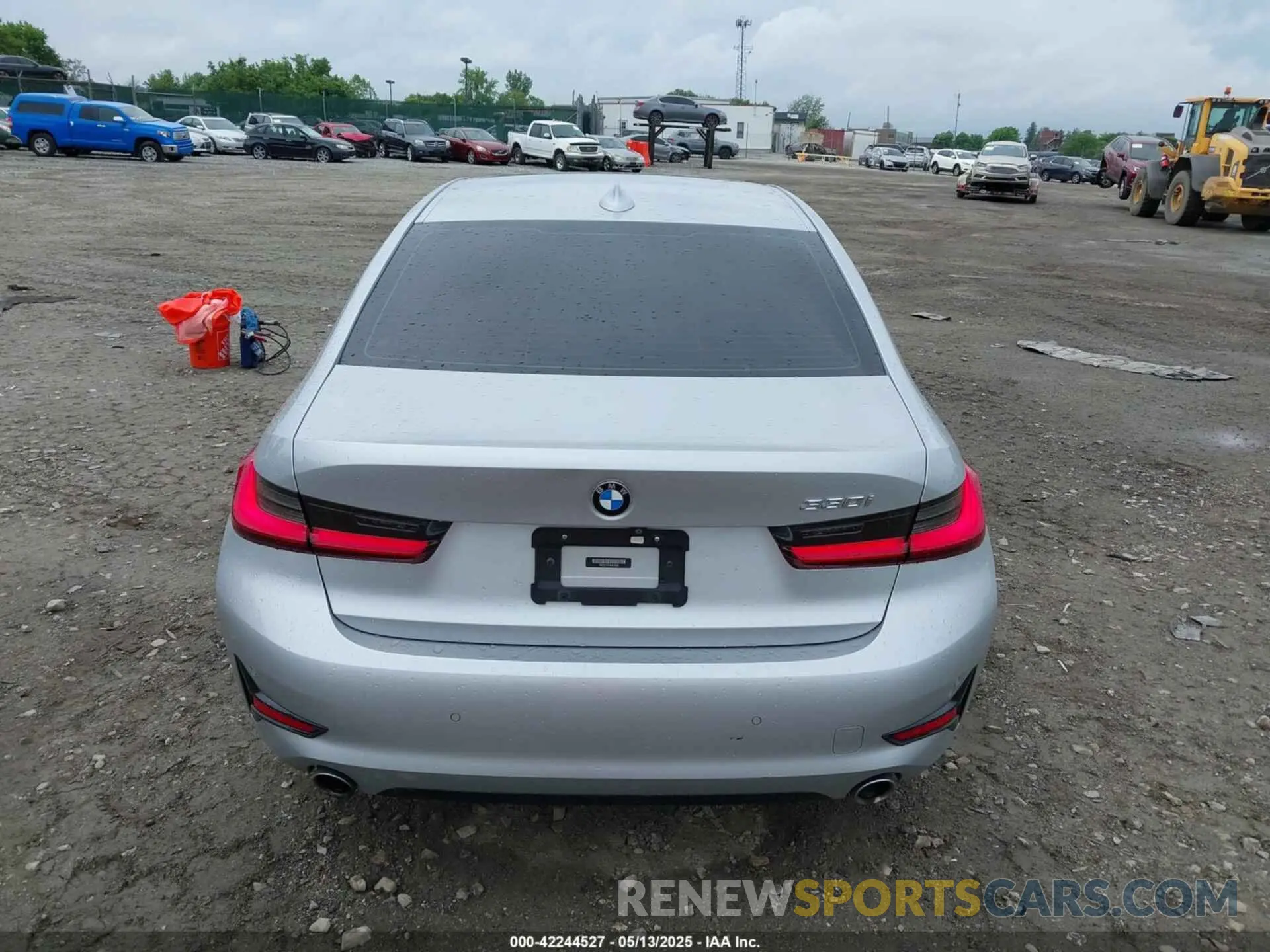 16 fotografías del automóvil dañado WBA5R1C54KAK10233 BMW 330I 2019