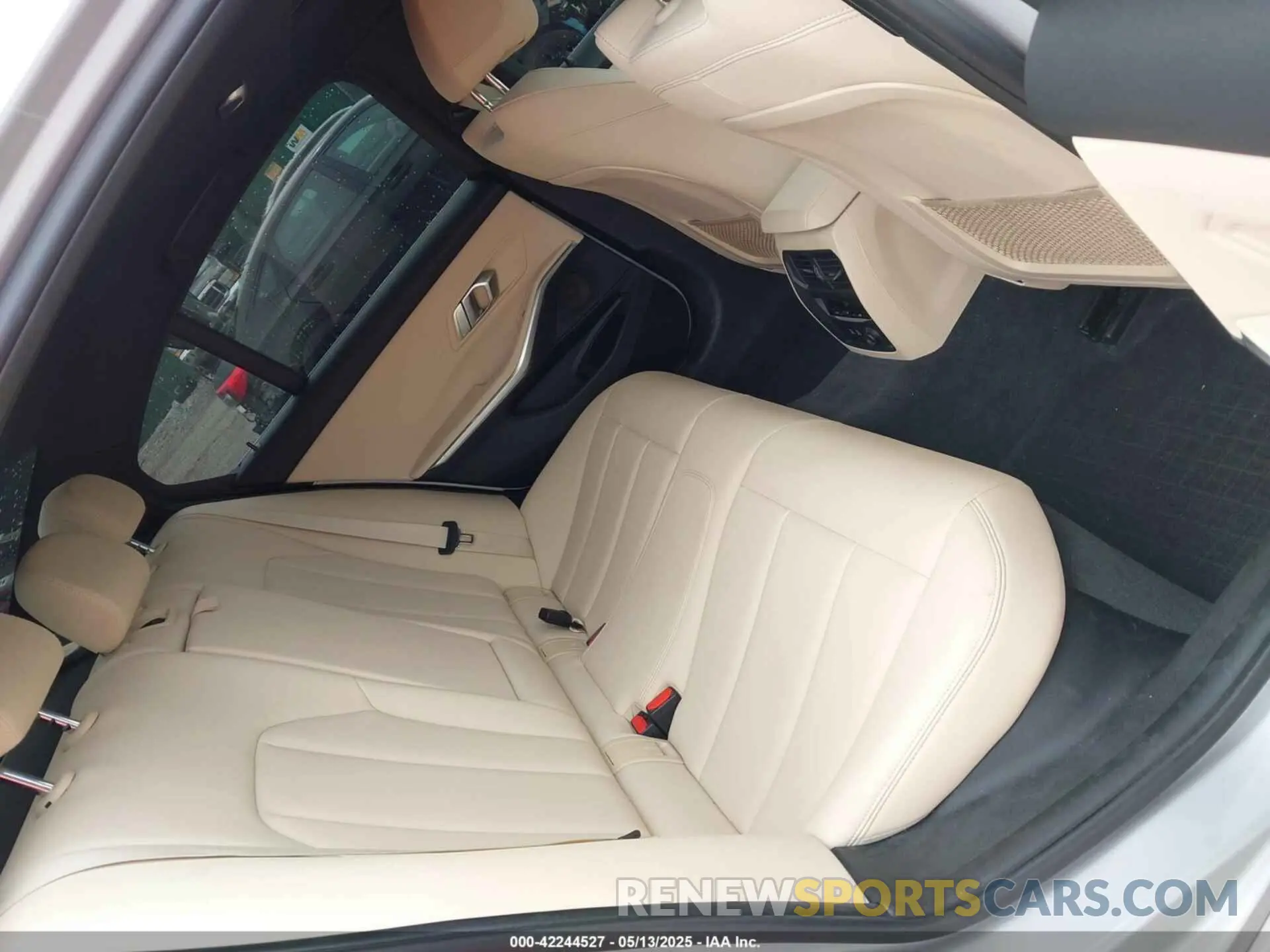 8 fotografías del automóvil dañado WBA5R1C54KAK10233 BMW 330I 2019