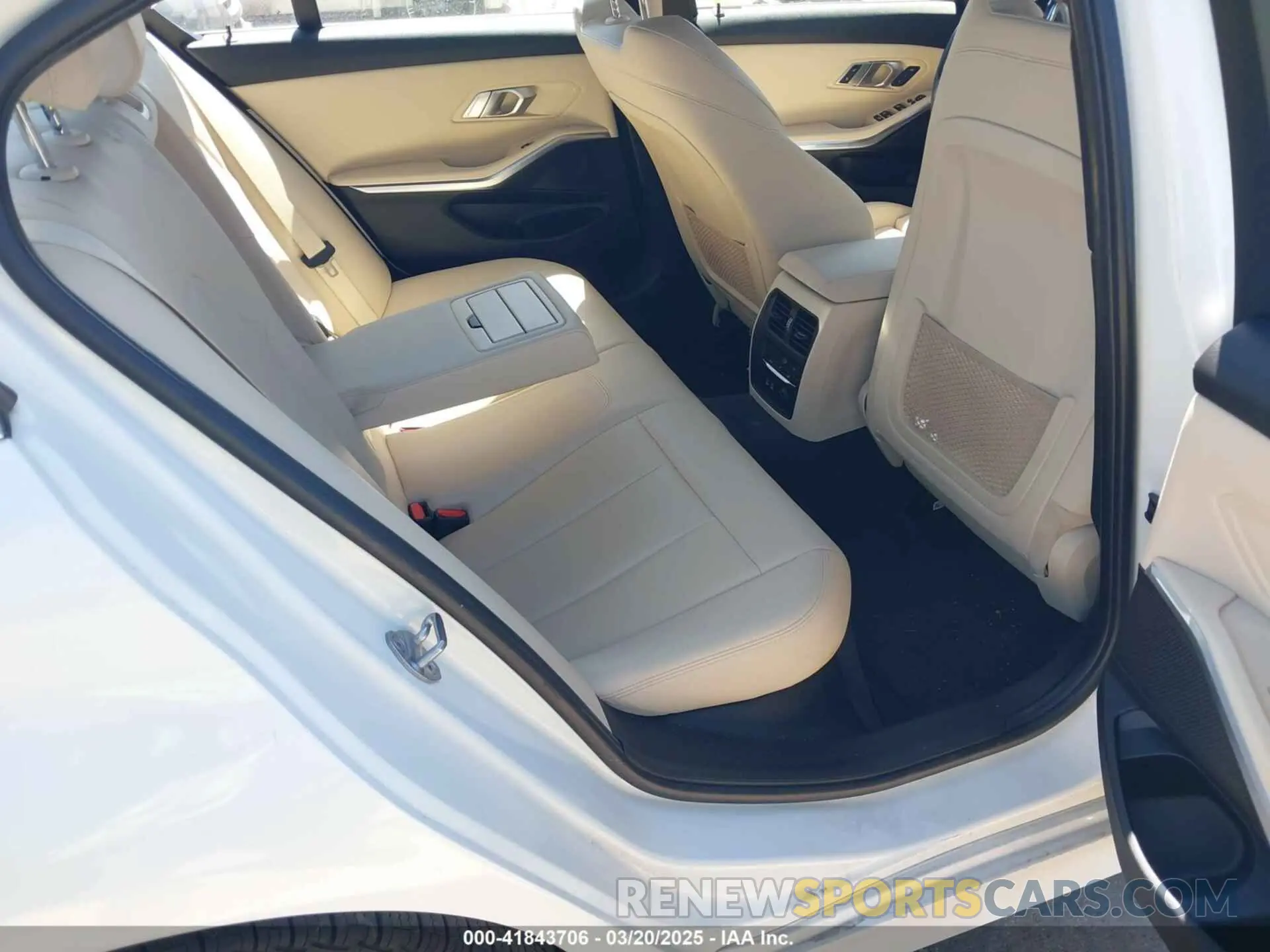 8 fotografías del automóvil dañado WBA5R1C58KAK07061 BMW 330I 2019