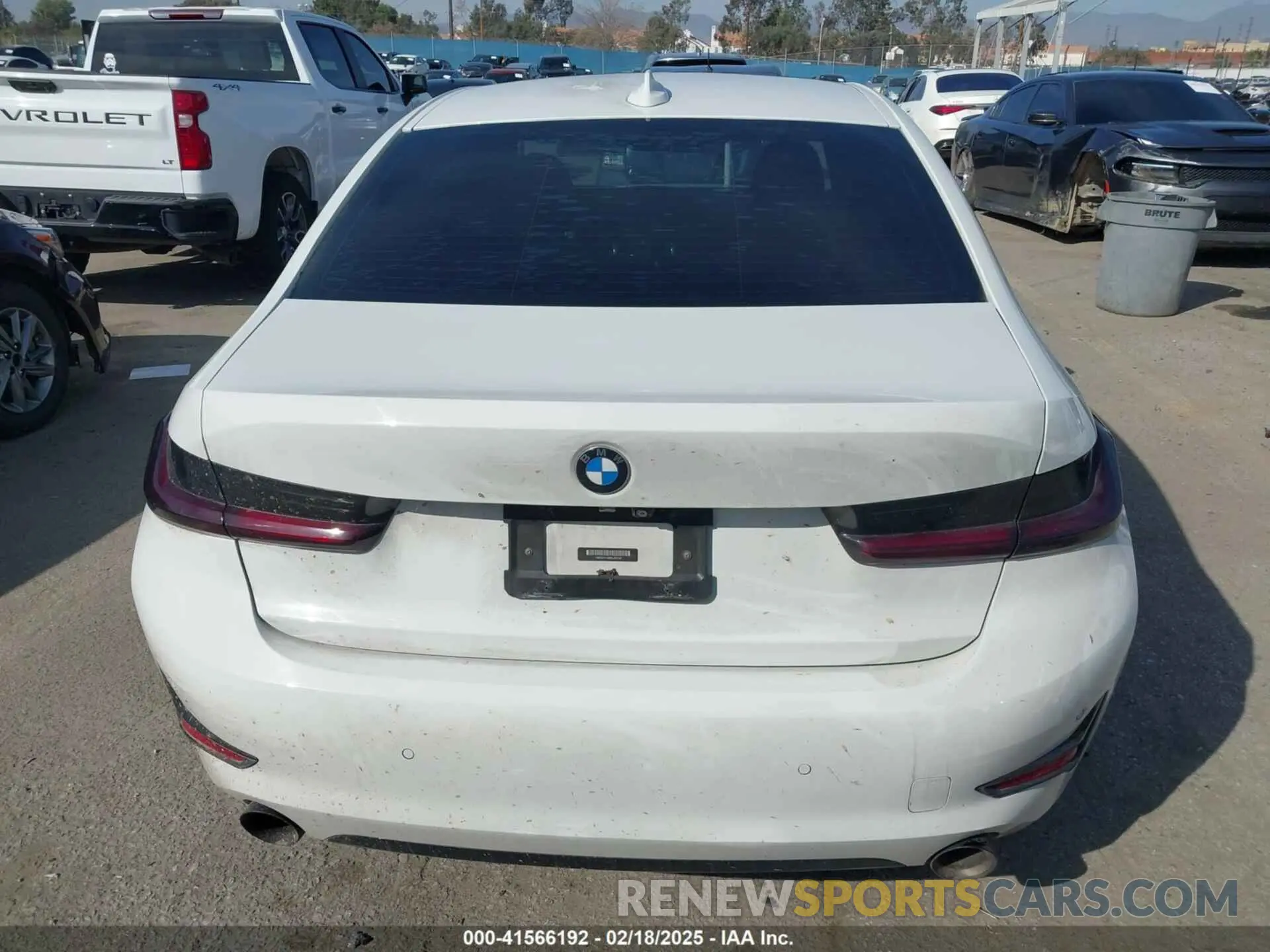 15 fotografías del automóvil dañado WBA5R1C59KAJ99746 BMW 330I 2019