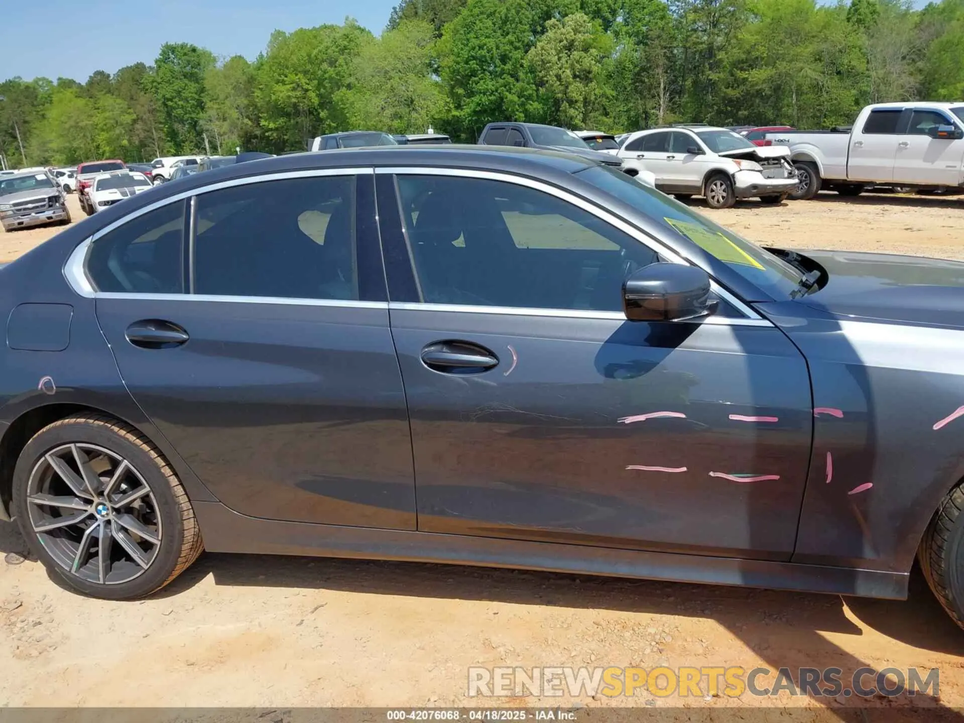 13 fotografías del automóvil dañado WBA5R1C5XKFH00567 BMW 330I 2019