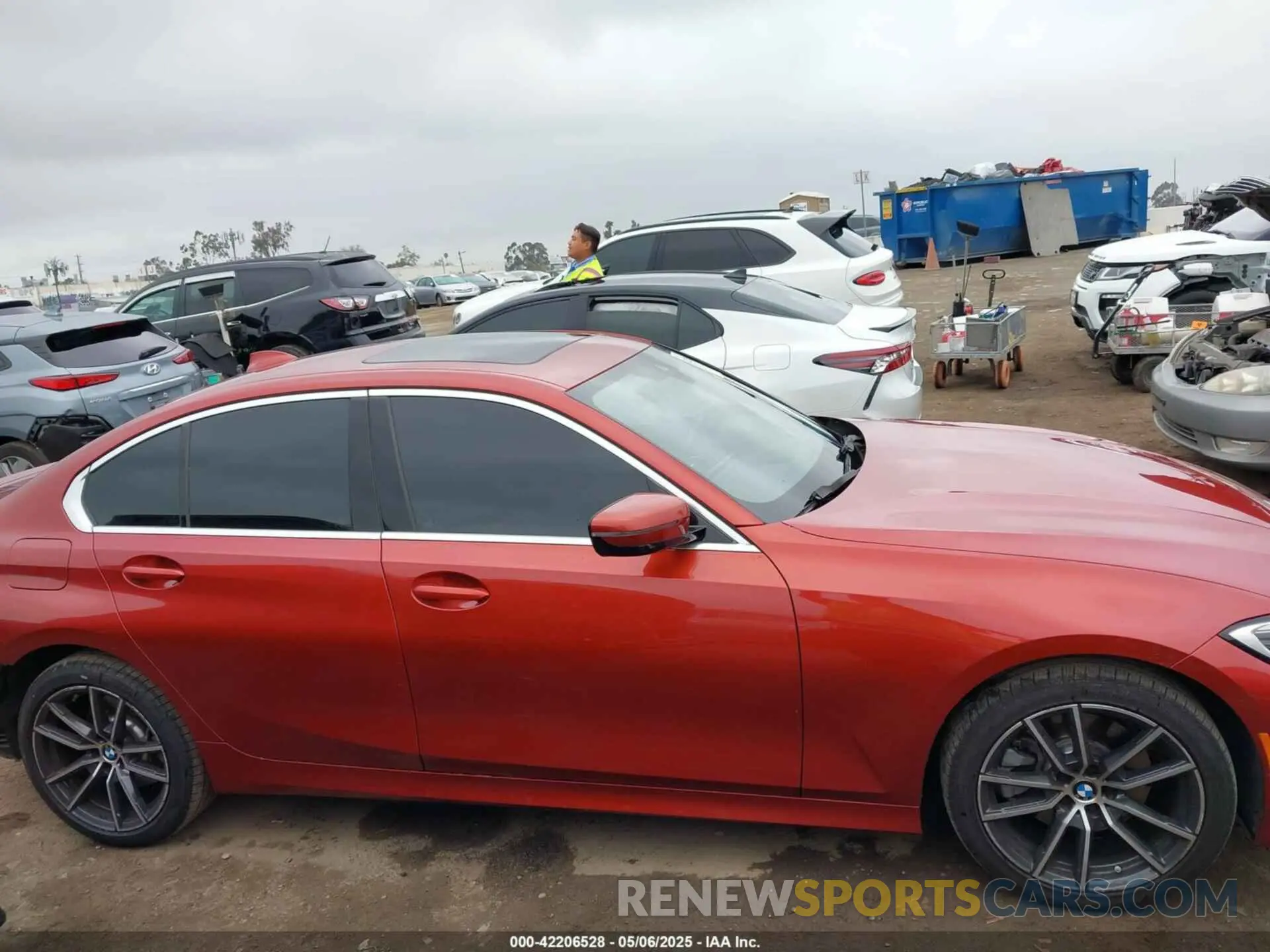 14 fotografías del automóvil dañado WBA5R7C50KFH28767 BMW 330I 2019