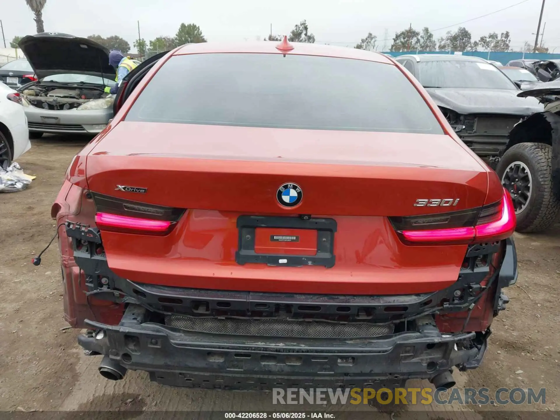 17 fotografías del automóvil dañado WBA5R7C50KFH28767 BMW 330I 2019
