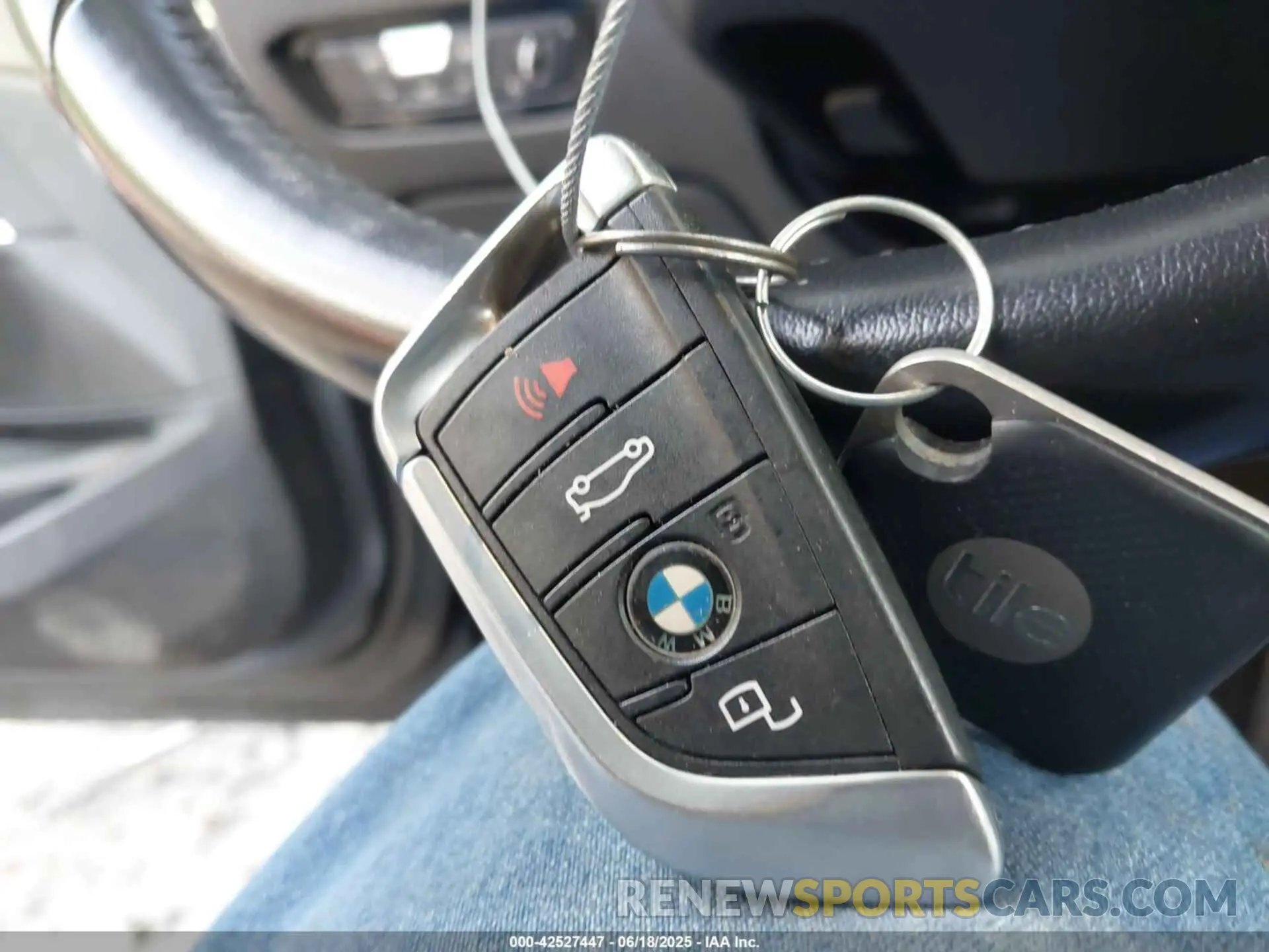 11 fotografías del automóvil dañado WBA5R7C52KAJ82421 BMW 330I 2019
