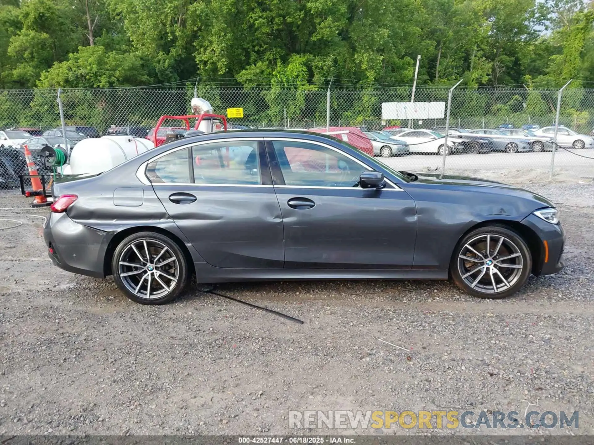 13 fotografías del automóvil dañado WBA5R7C52KAJ82421 BMW 330I 2019