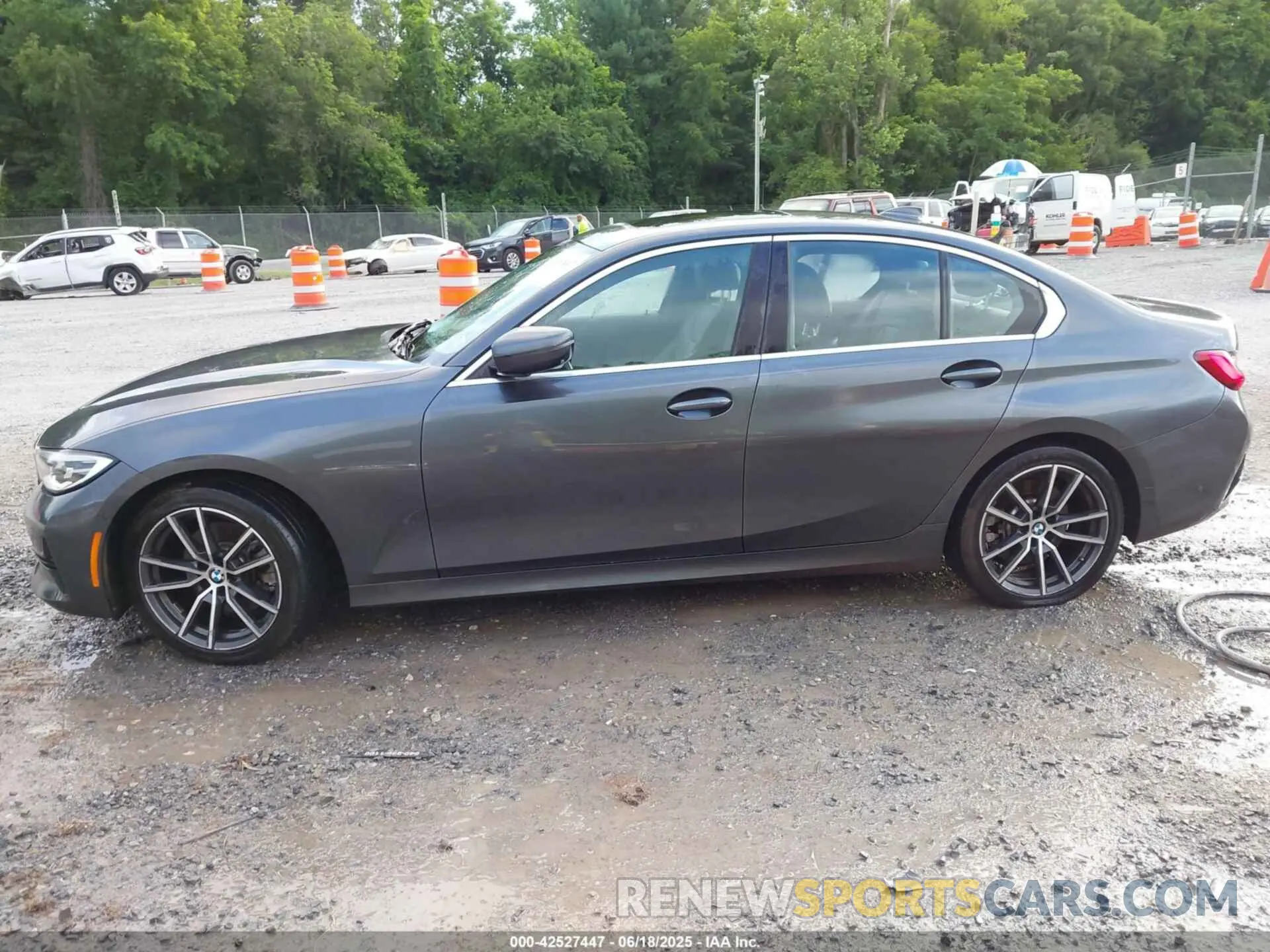 14 fotografías del automóvil dañado WBA5R7C52KAJ82421 BMW 330I 2019