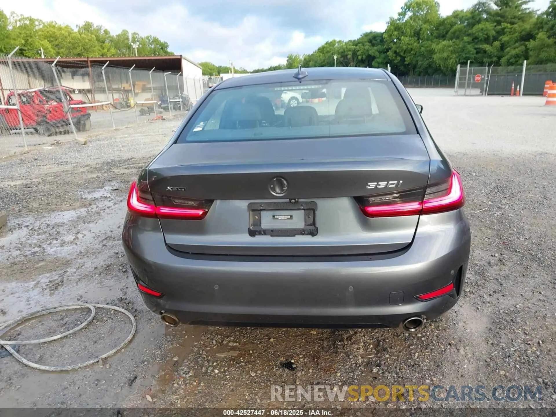 16 fotografías del automóvil dañado WBA5R7C52KAJ82421 BMW 330I 2019