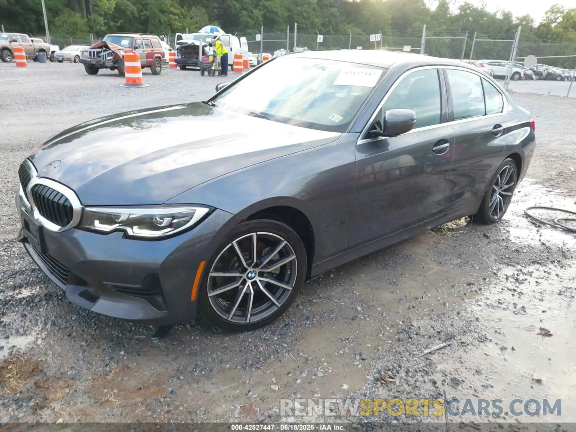 2 fotografías del automóvil dañado WBA5R7C52KAJ82421 BMW 330I 2019