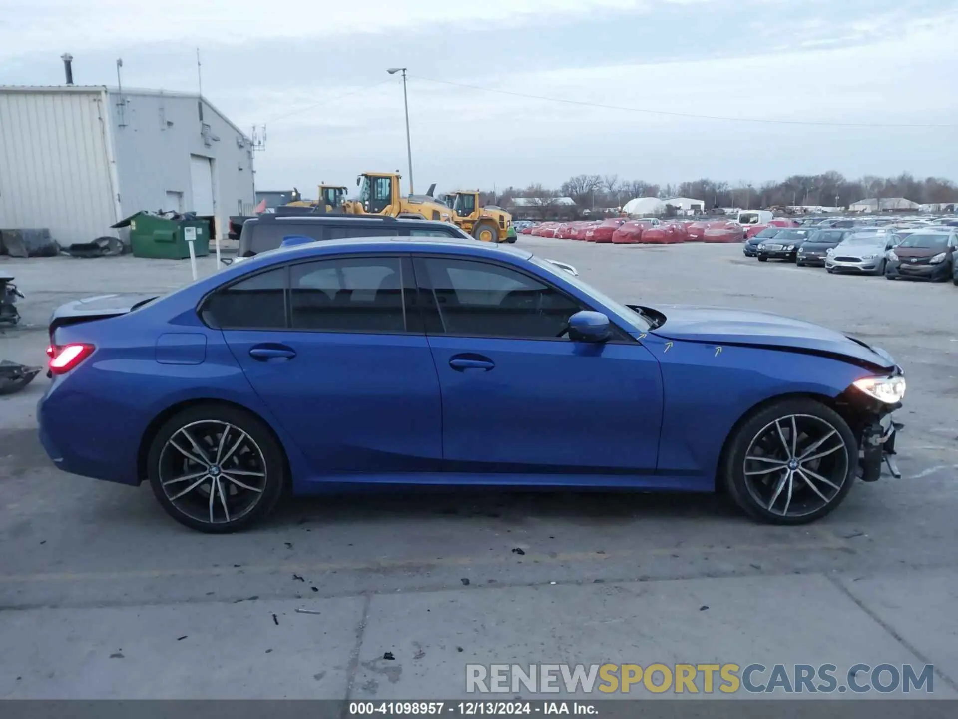 13 fotografías del automóvil dañado WBA5R7C55KAE82859 BMW 330I 2019