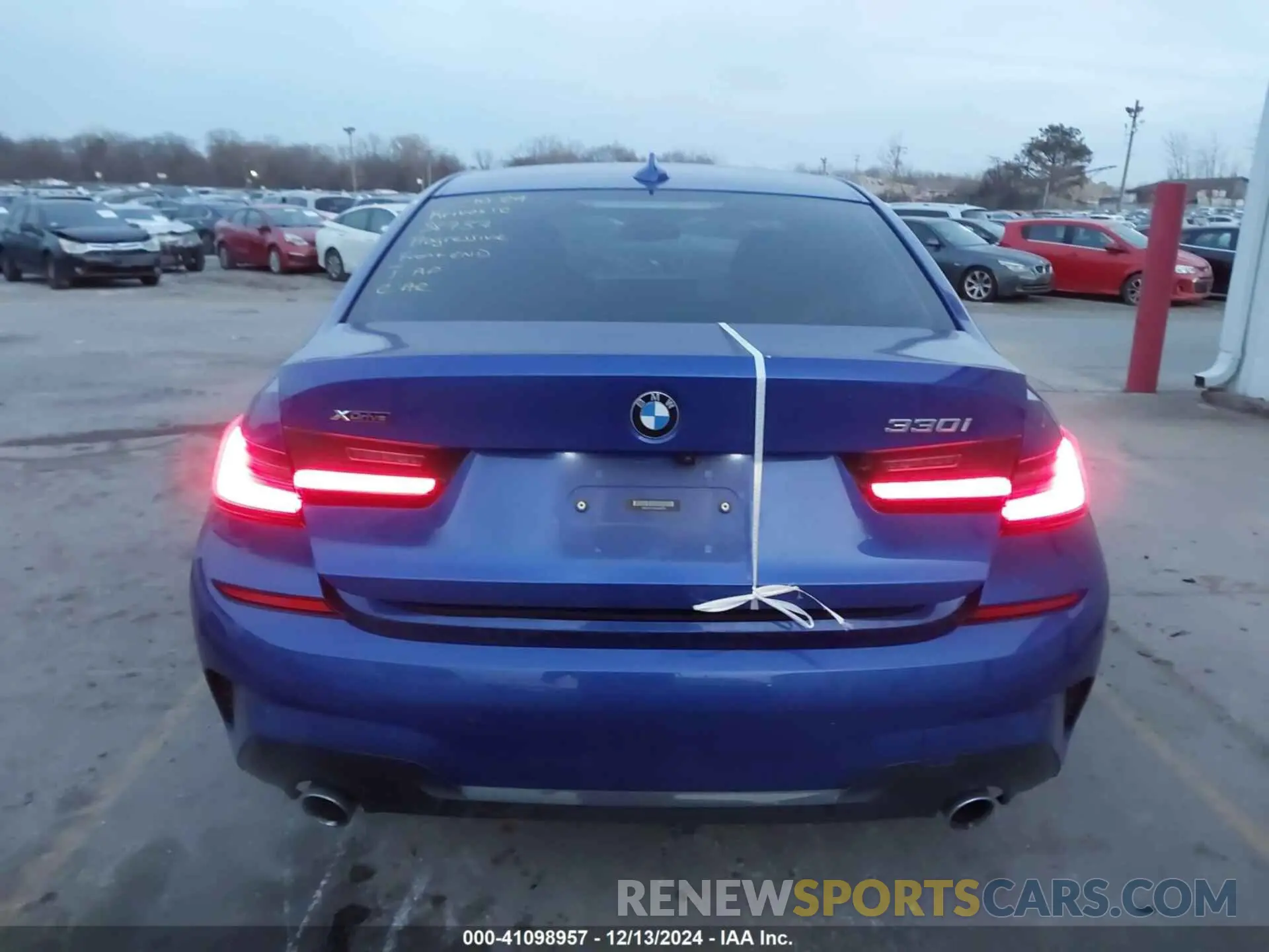 16 fotografías del automóvil dañado WBA5R7C55KAE82859 BMW 330I 2019