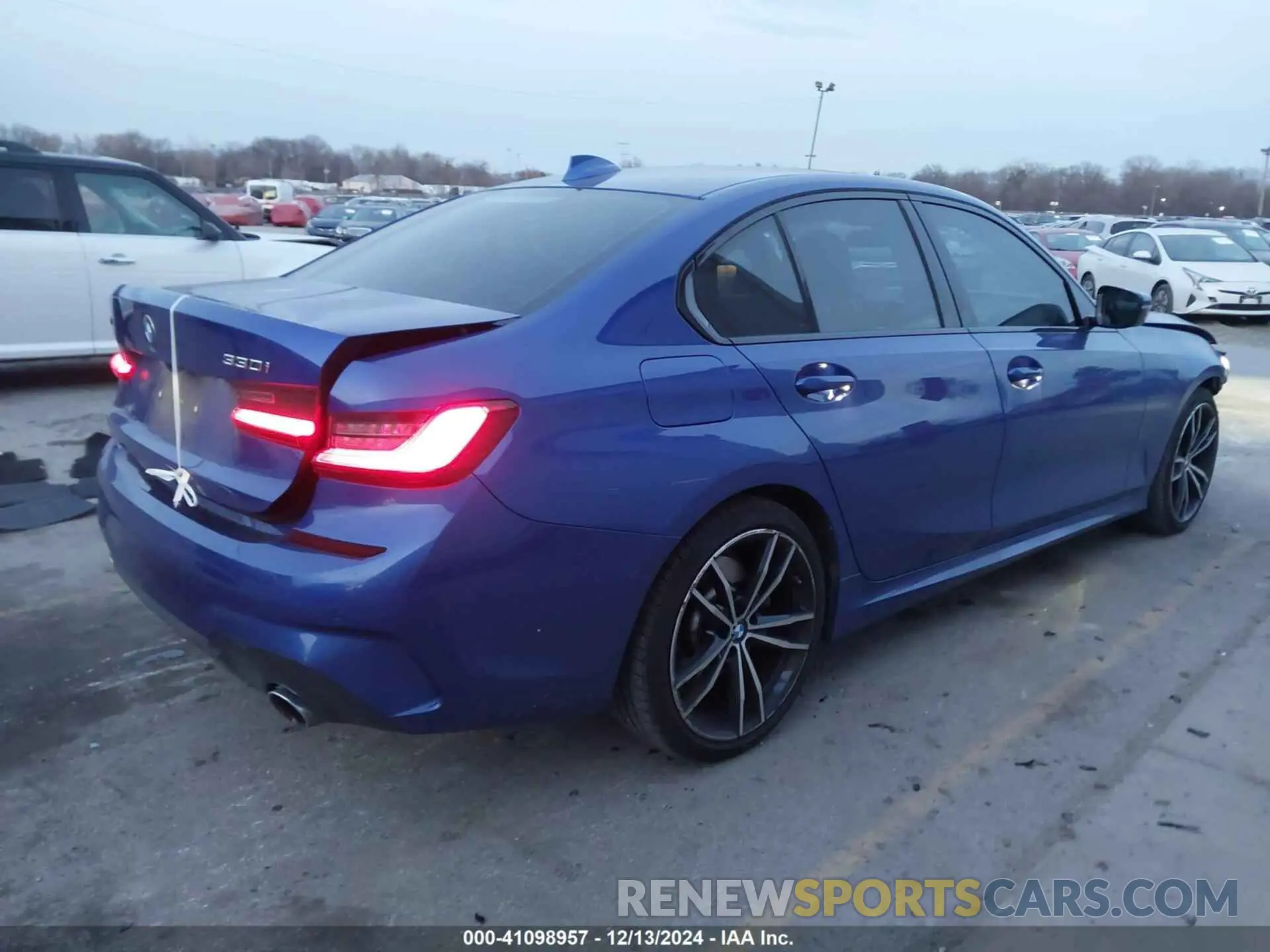 4 fotografías del automóvil dañado WBA5R7C55KAE82859 BMW 330I 2019