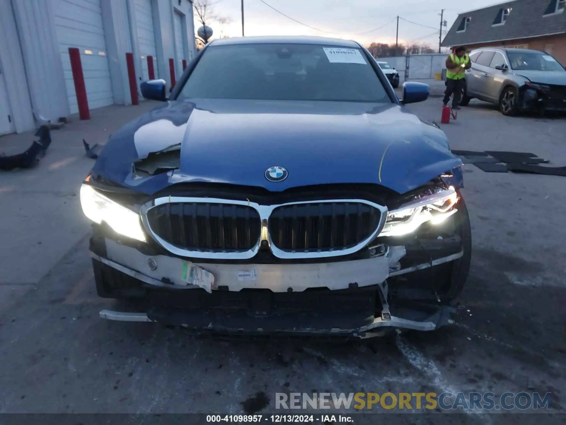 6 fotografías del automóvil dañado WBA5R7C55KAE82859 BMW 330I 2019