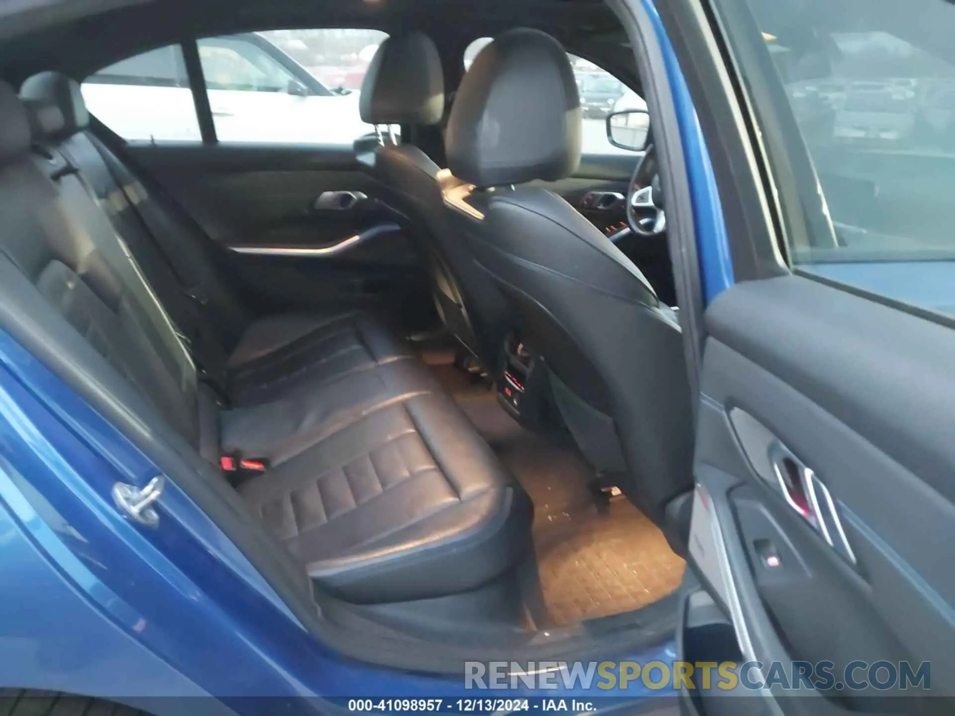 8 fotografías del automóvil dañado WBA5R7C55KAE82859 BMW 330I 2019
