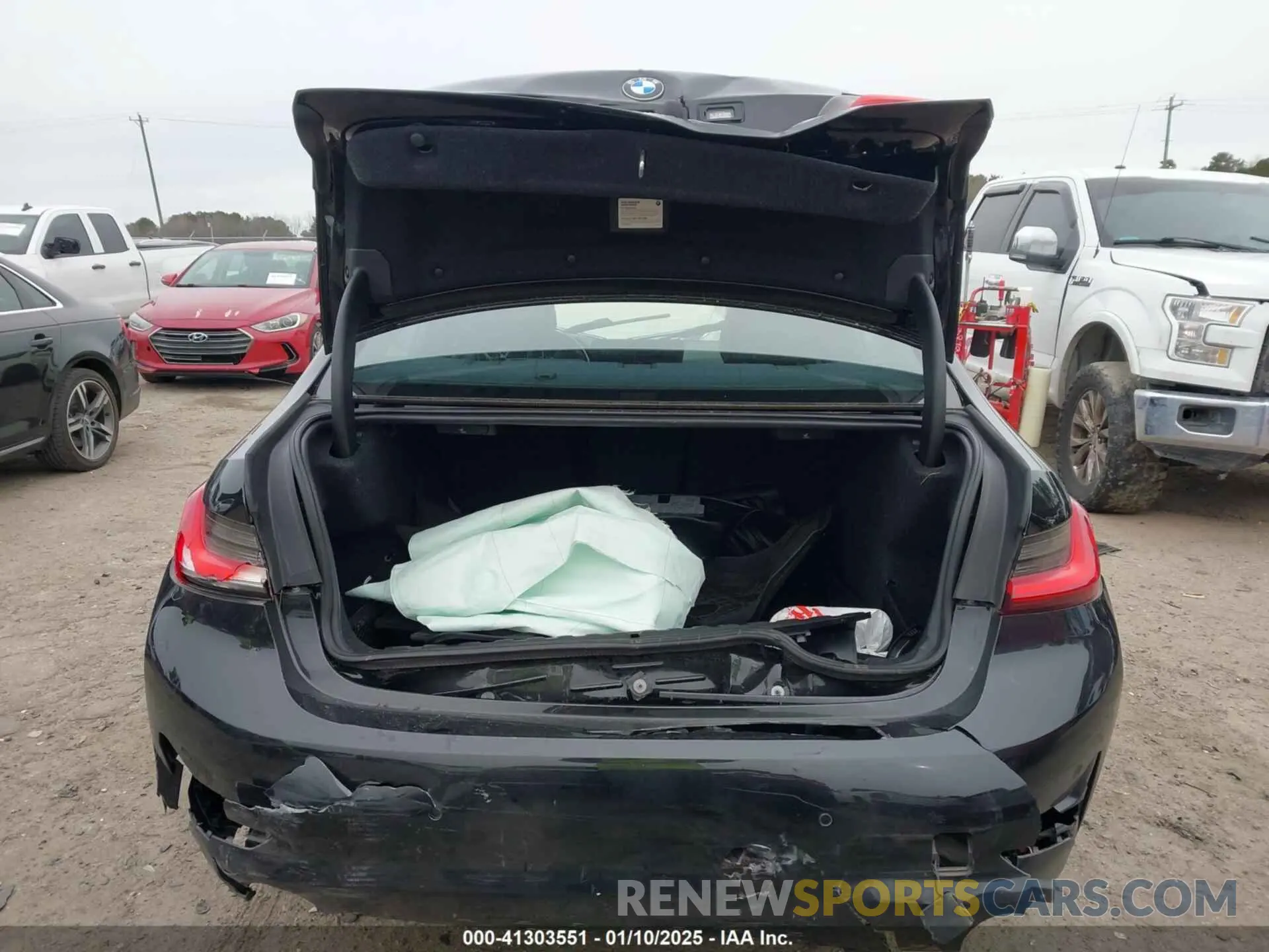 16 fotografías del automóvil dañado WBA5R7C56KAJ84558 BMW 330I 2019