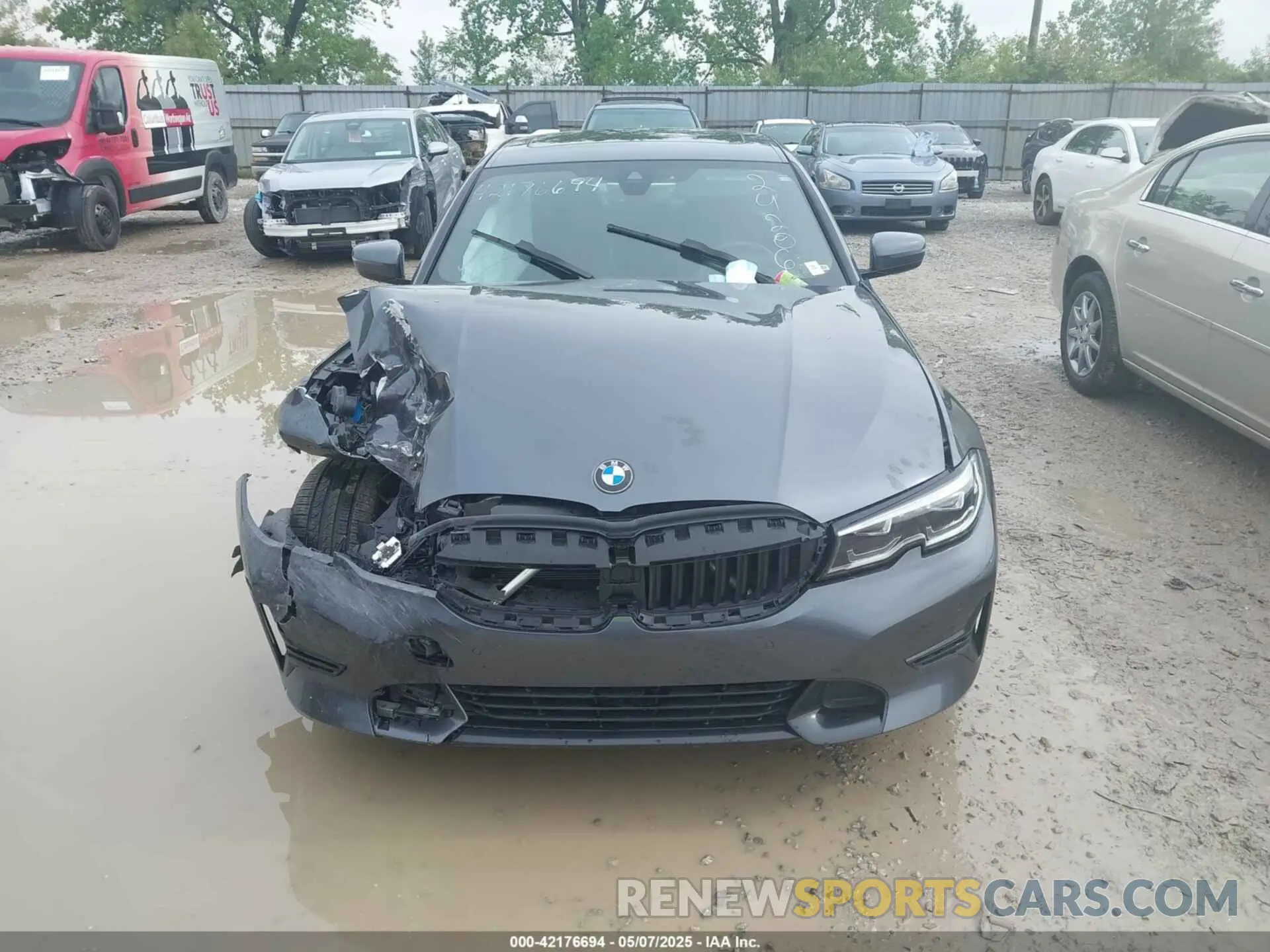 12 fotografías del automóvil dañado WBA5R7C56KFH24206 BMW 330I 2019