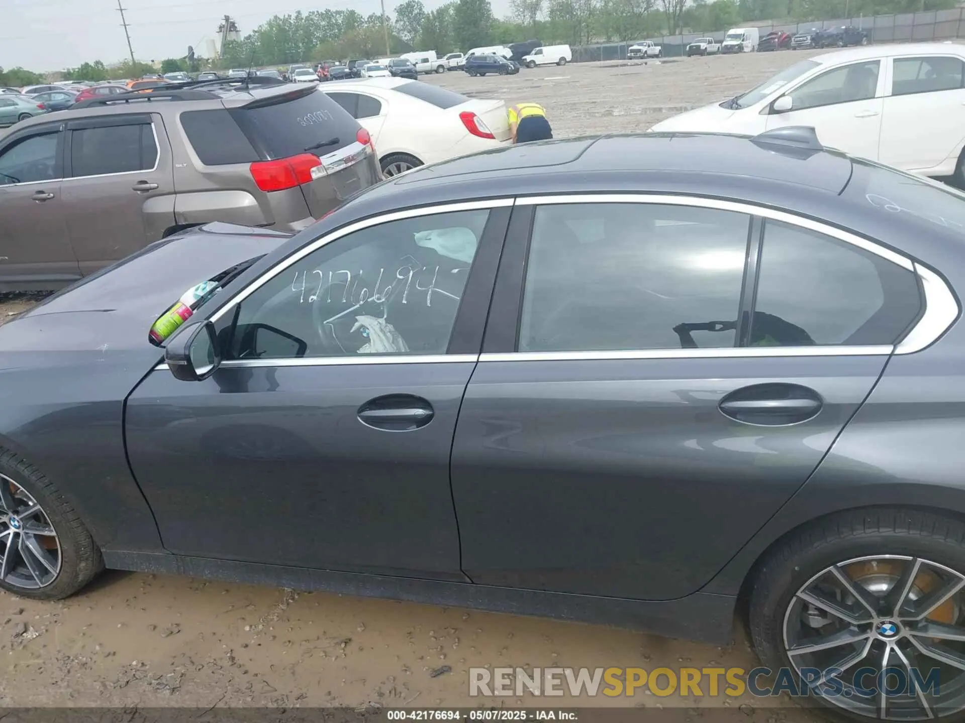 14 fotografías del automóvil dañado WBA5R7C56KFH24206 BMW 330I 2019