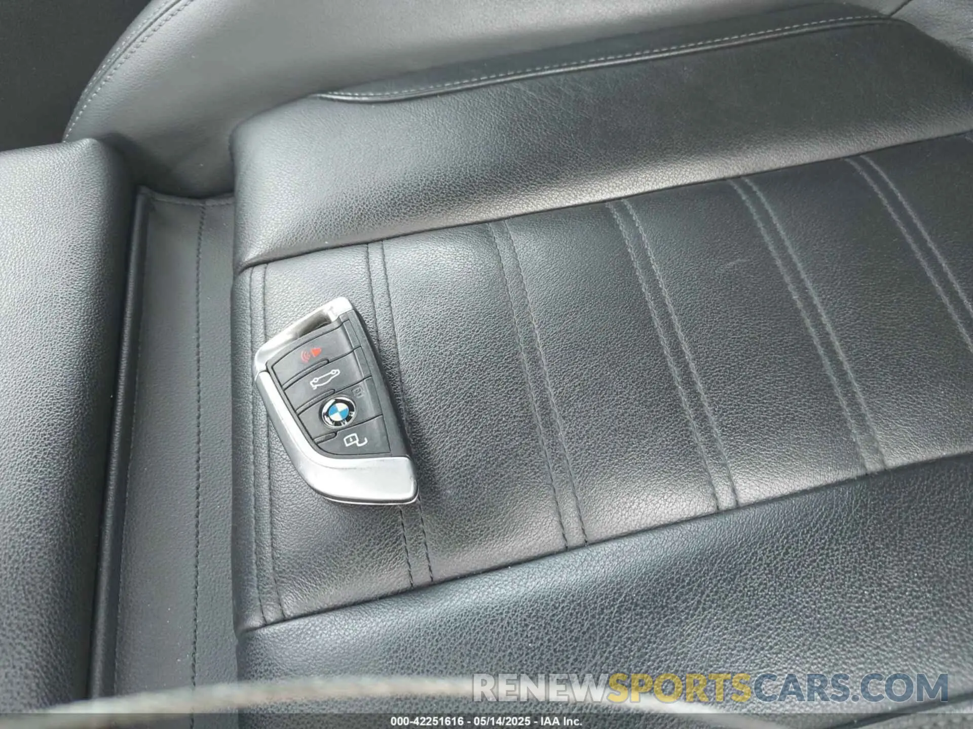 11 fotografías del automóvil dañado WBA5R7C57KAJ81832 BMW 330I 2019