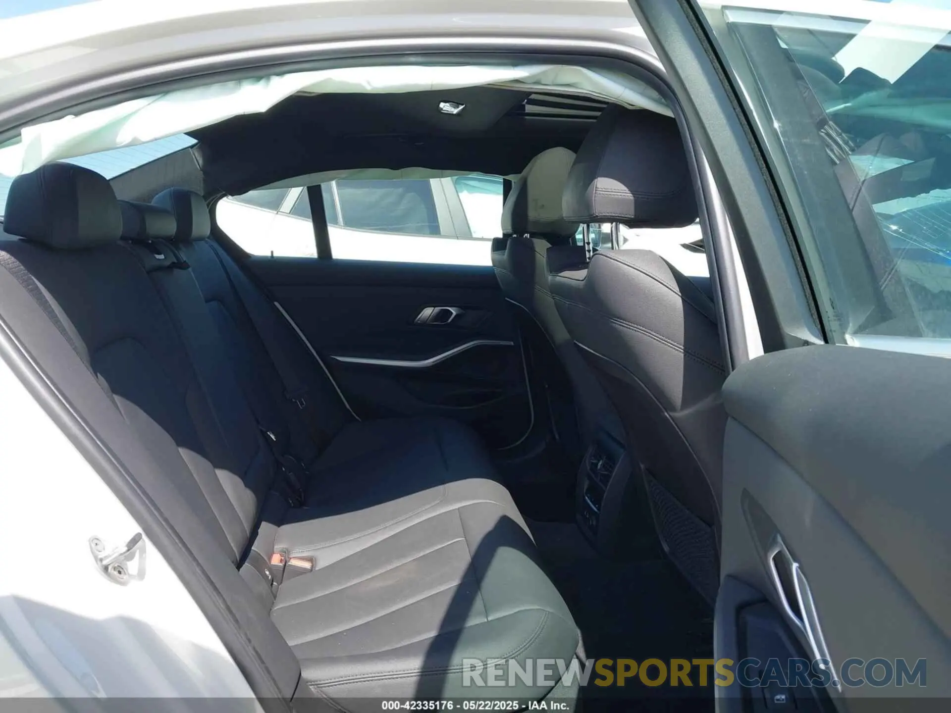 8 fotografías del automóvil dañado 3MW5R1J01L8B10868 BMW 330I 2020