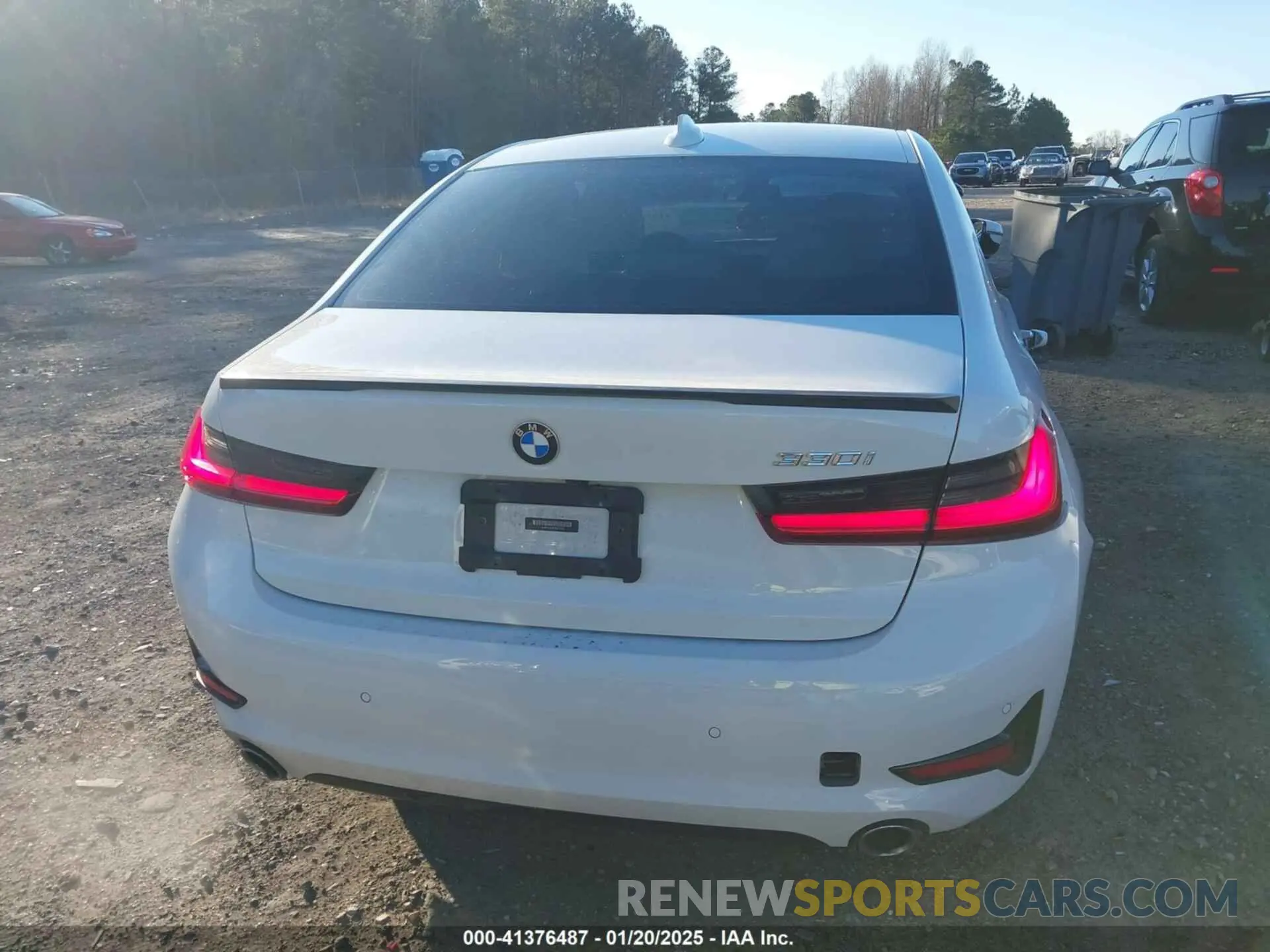 17 fotografías del automóvil dañado 3MW5R1J06L8B11272 BMW 330I 2020