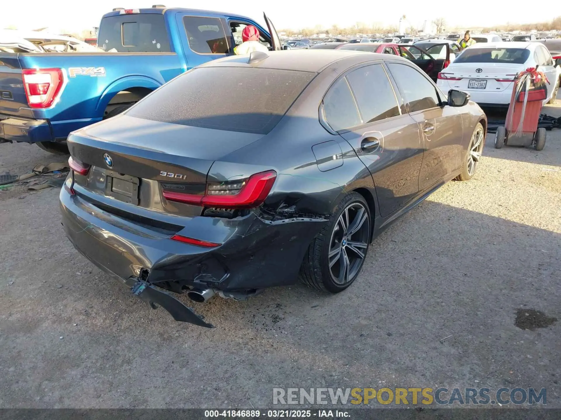 4 fotografías del automóvil dañado 3MW5R1J06L8B17024 BMW 330I 2020