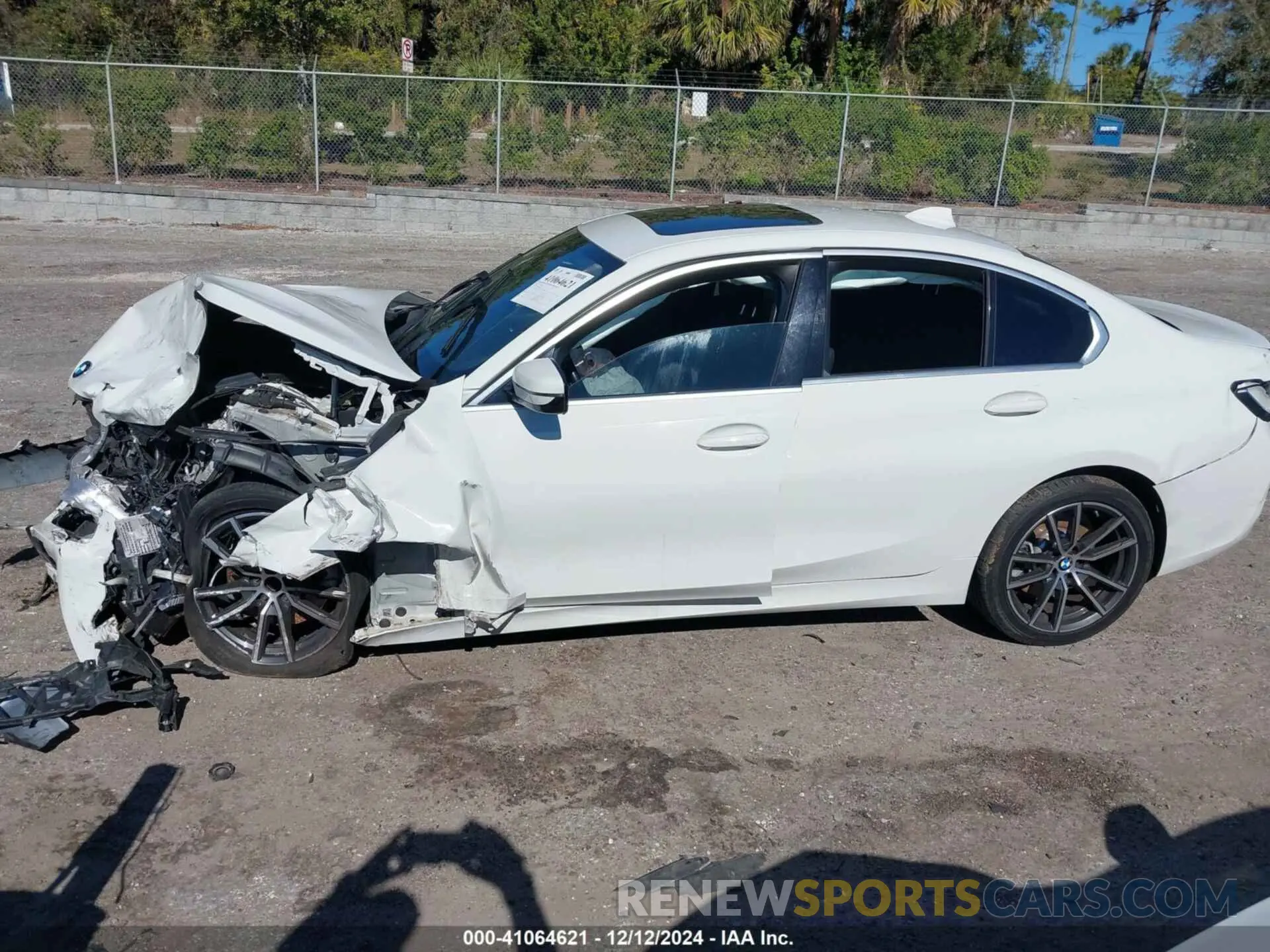 15 fotografías del automóvil dañado 3MW5R1J08L8B21902 BMW 330I 2020