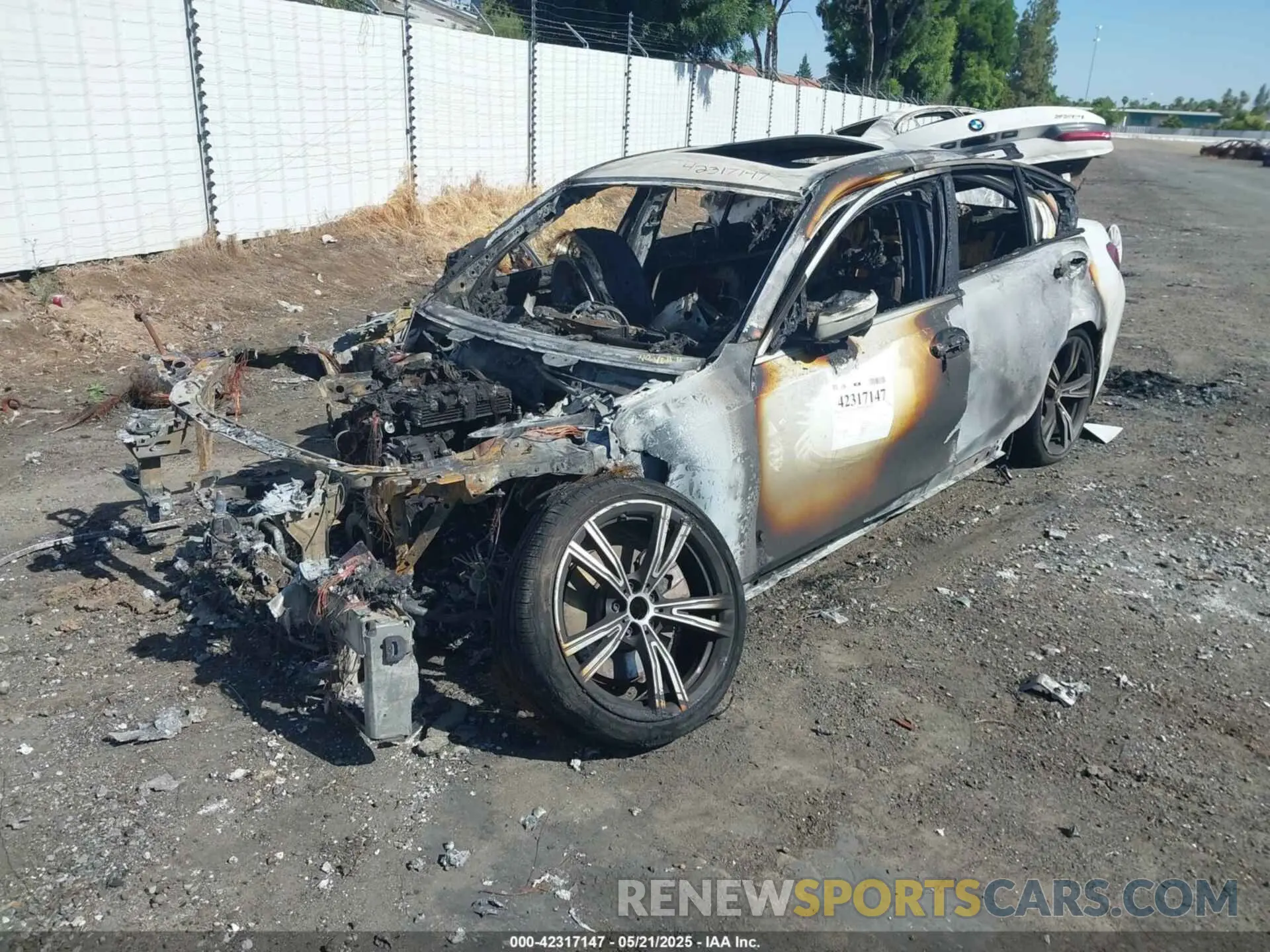 2 fotografías del automóvil dañado 3MW5R1J0XL8B31024 BMW 330I 2020