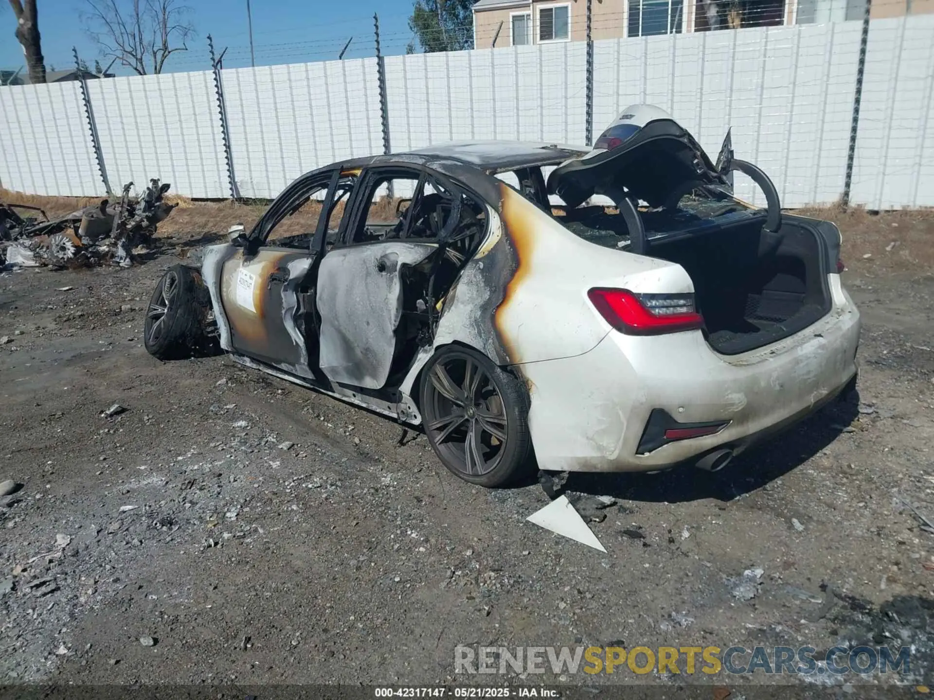 3 fotografías del automóvil dañado 3MW5R1J0XL8B31024 BMW 330I 2020