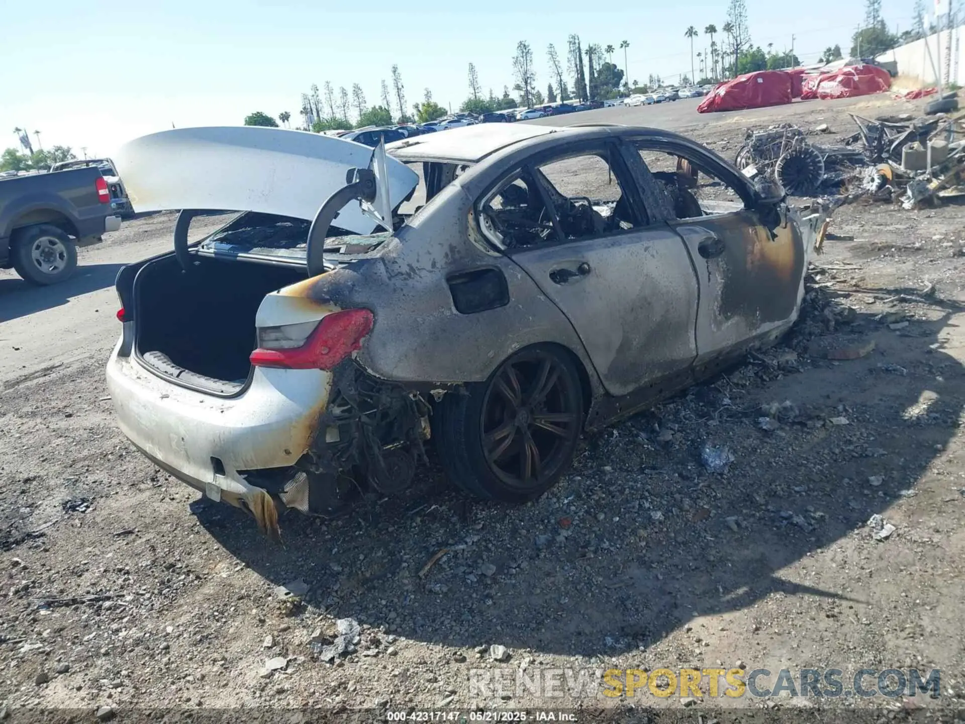 4 fotografías del automóvil dañado 3MW5R1J0XL8B31024 BMW 330I 2020