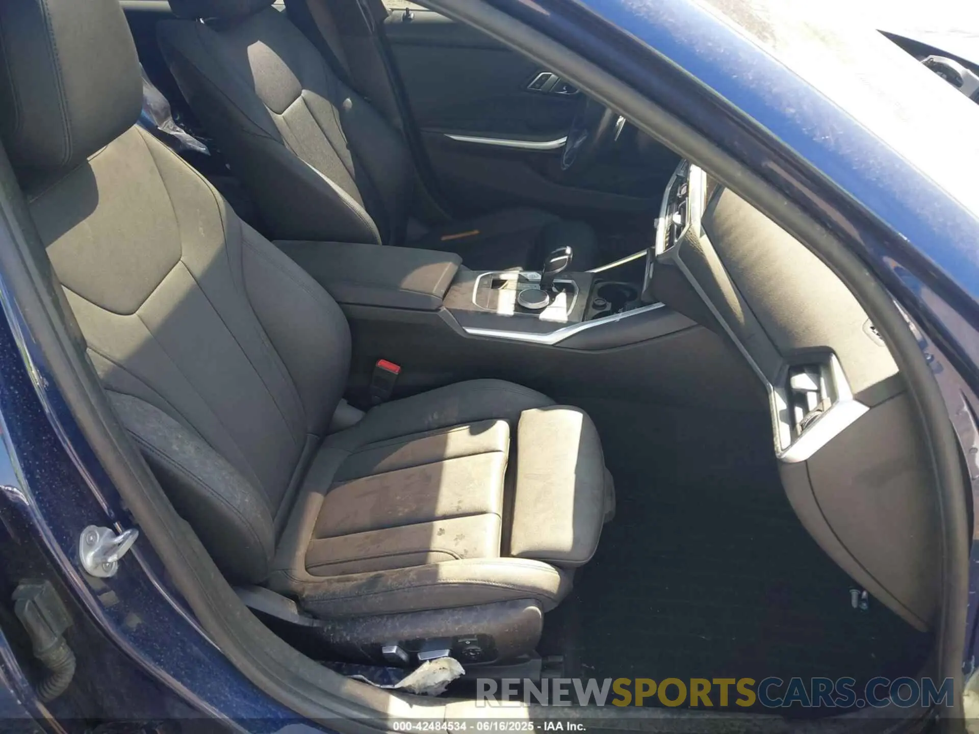 5 fotografías del automóvil dañado 3MW5R7J01L8B09898 BMW 330I 2020