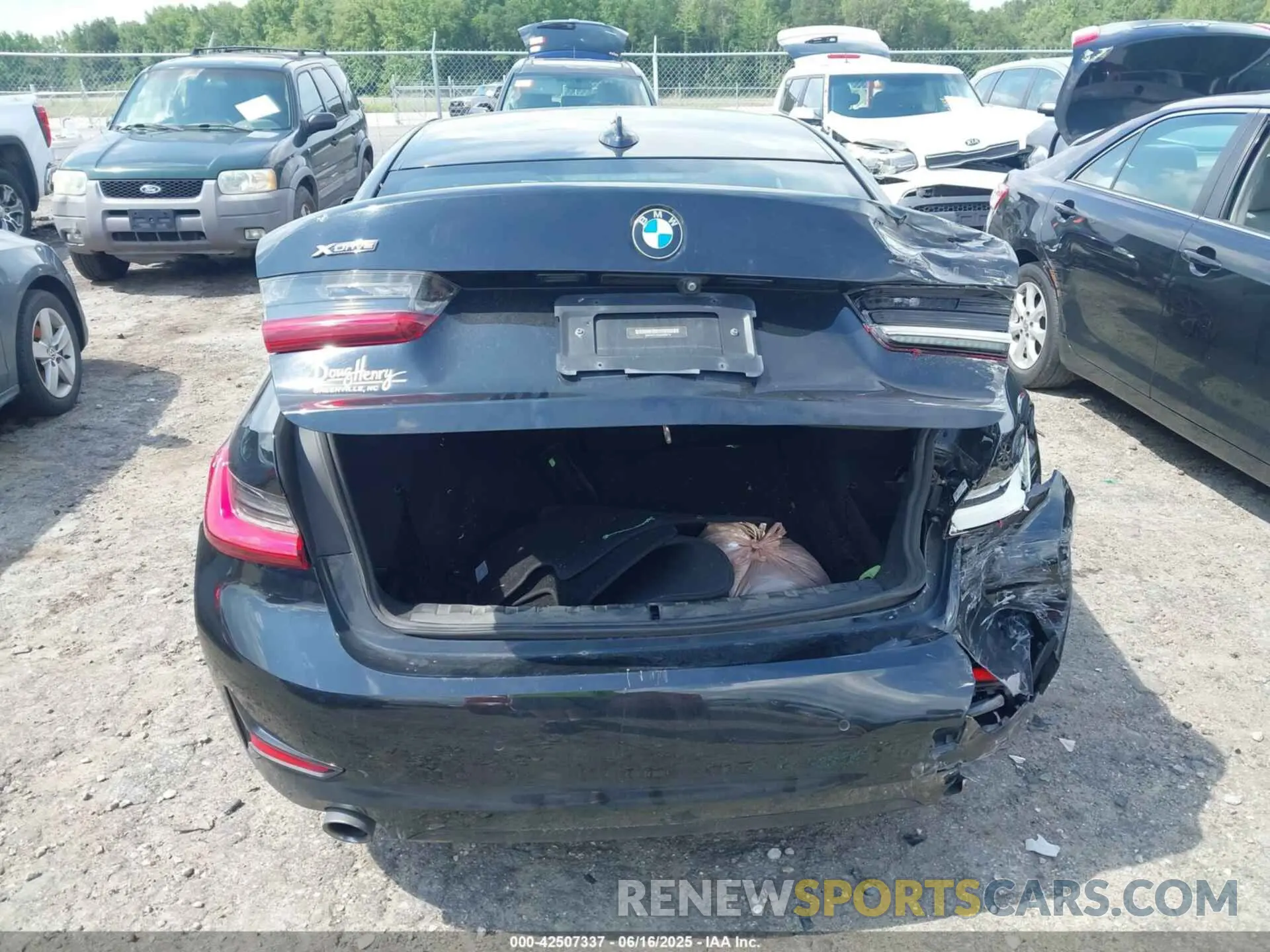 16 fotografías del automóvil dañado 3MW5R7J04L8B08616 BMW 330I 2020