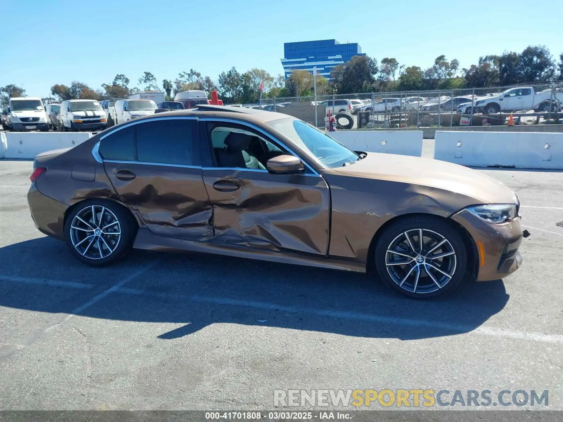 13 fotografías del automóvil dañado WBA5R1C06LFH52851 BMW 330I 2020