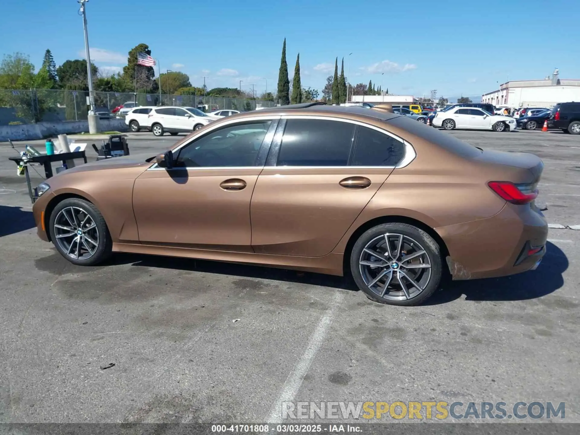 14 fotografías del automóvil dañado WBA5R1C06LFH52851 BMW 330I 2020