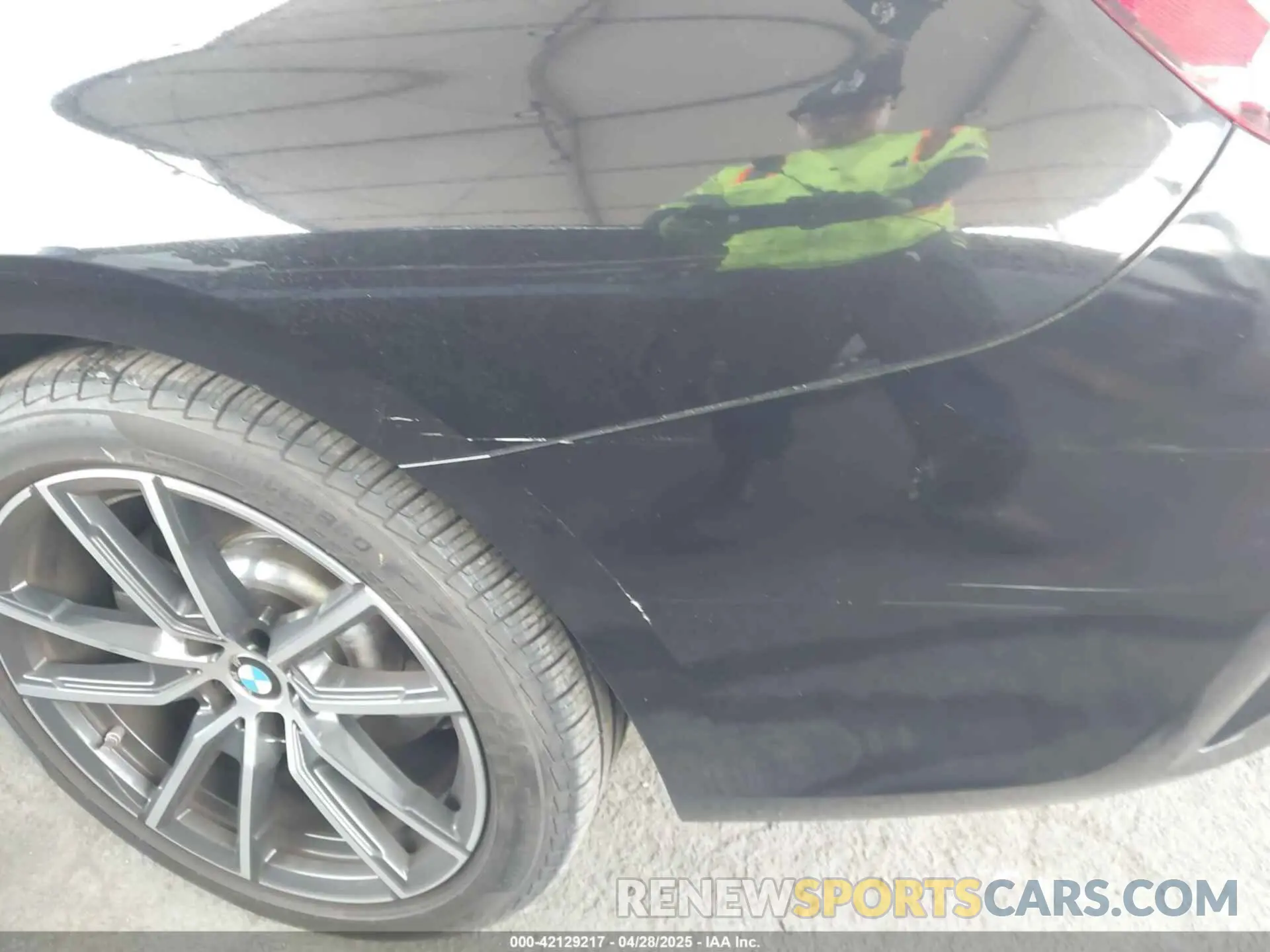 19 fotografías del automóvil dañado WBA5R1C07LFH37243 BMW 330I 2020