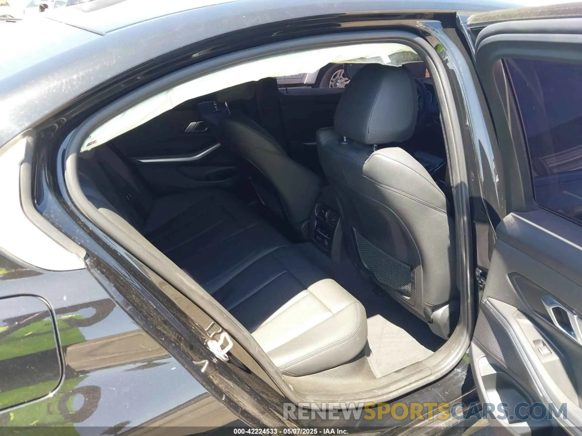 8 fotografías del automóvil dañado WBA5R1C09LFH43559 BMW 330I 2020