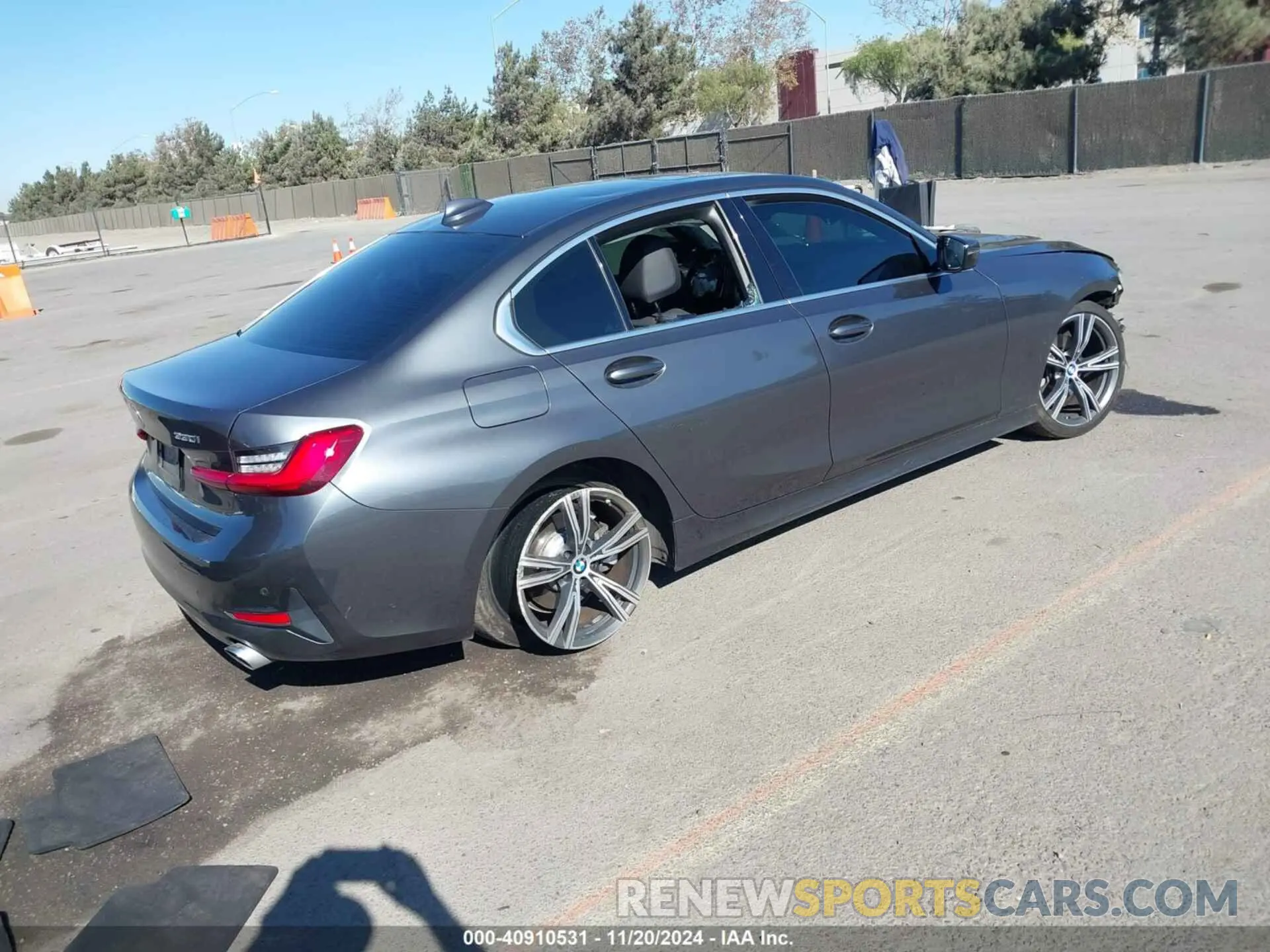 4 fotografías del automóvil dañado 3MW5R1J02M8B88996 BMW 330I 2021