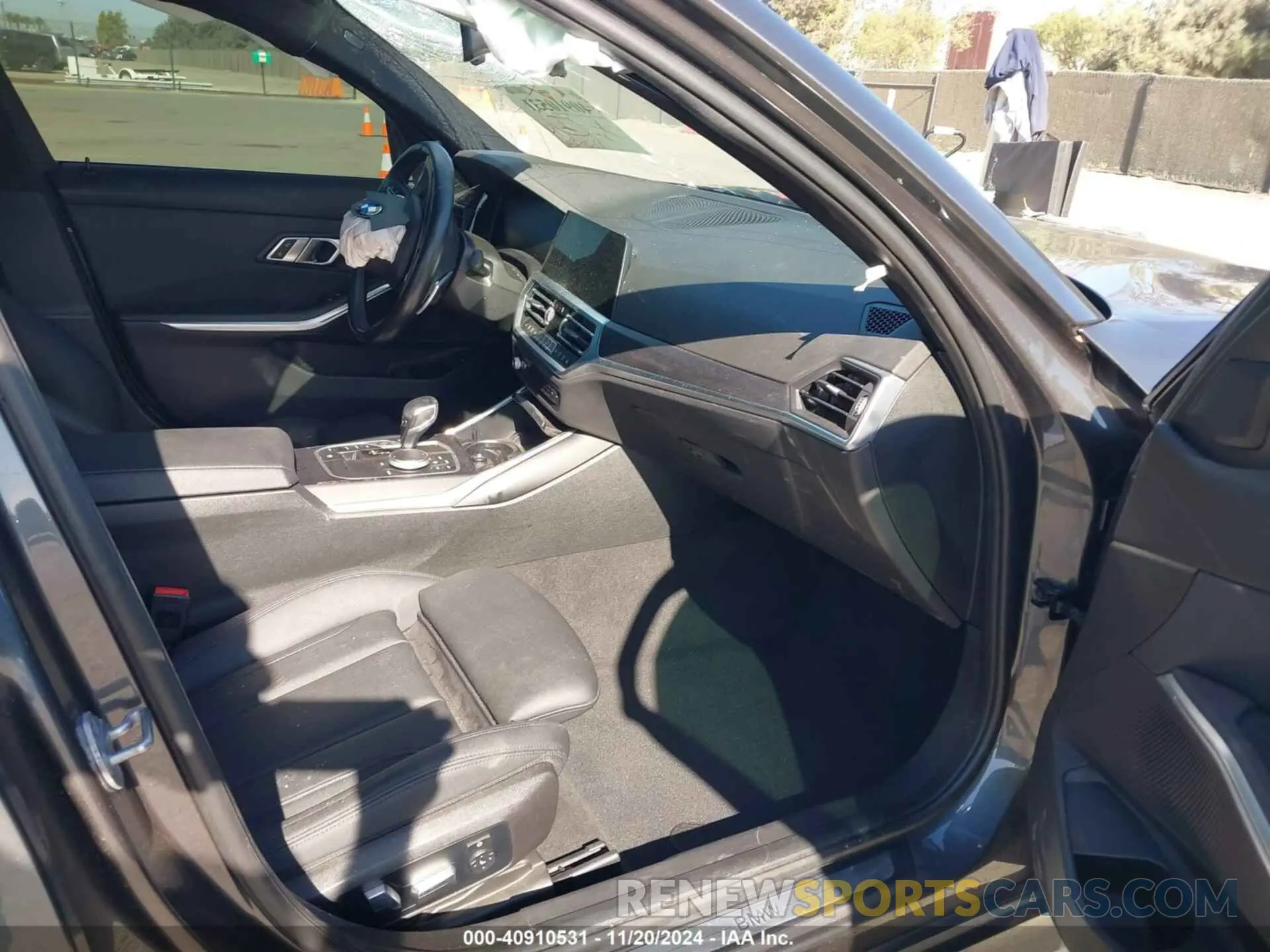 5 fotografías del automóvil dañado 3MW5R1J02M8B88996 BMW 330I 2021