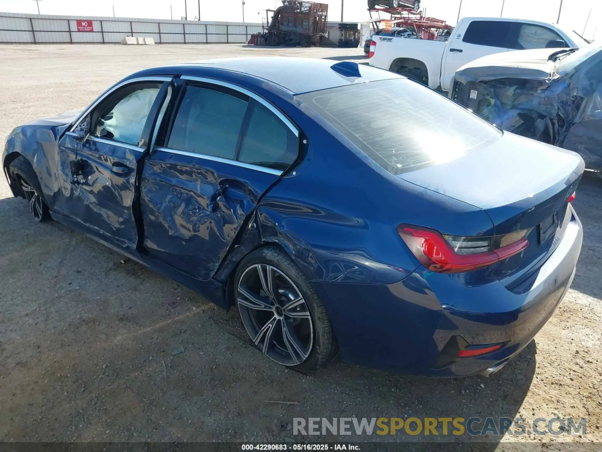 3 fotografías del automóvil dañado 3MW5R1J03M8B71429 BMW 330I 2021