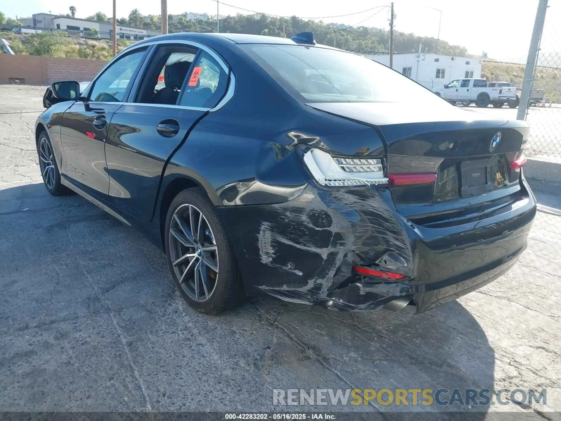 3 fotografías del automóvil dañado 3MW5R1J05M8B47164 BMW 330I 2021